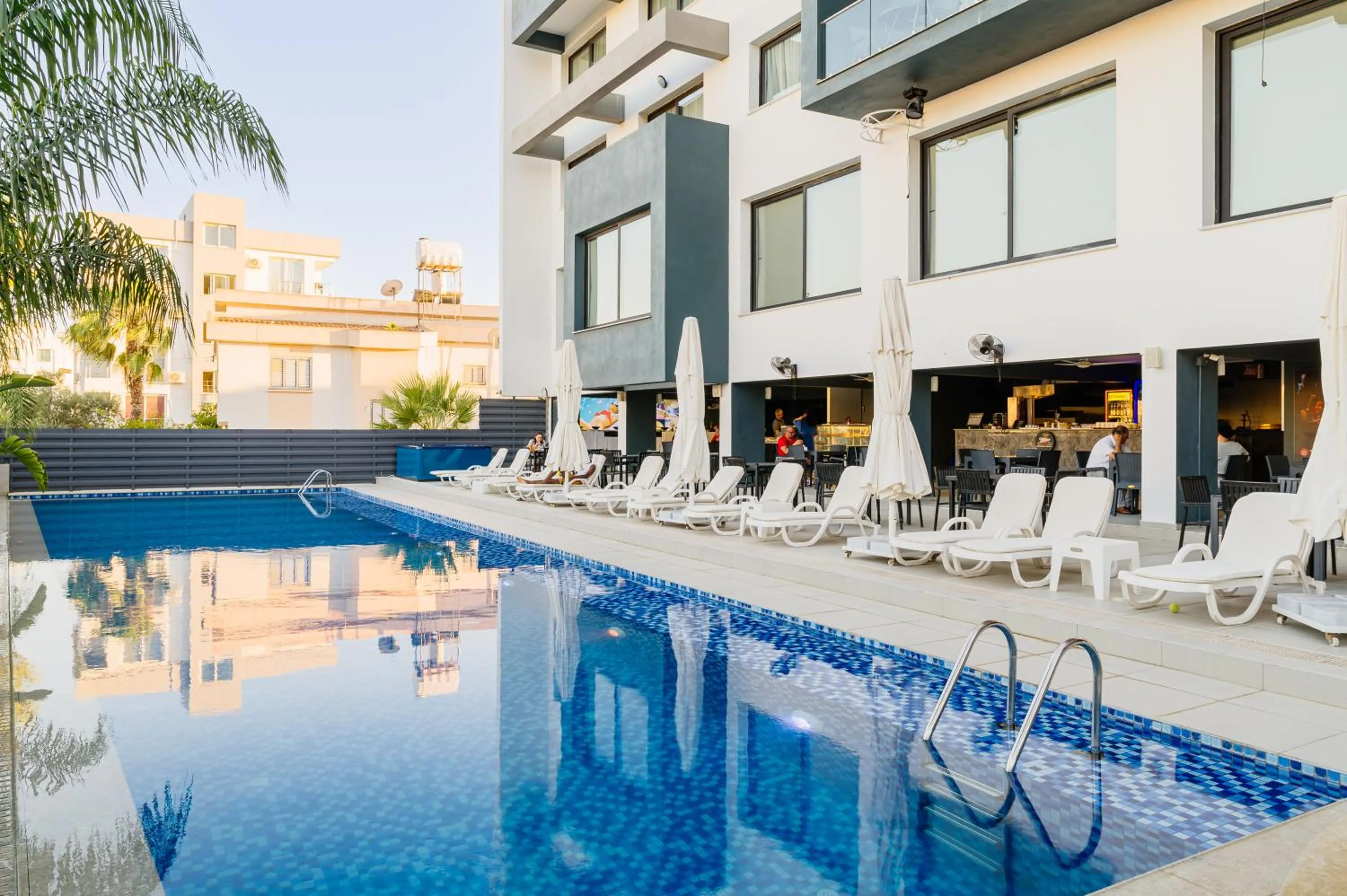 Swimming pool in Royal Palace Hotel