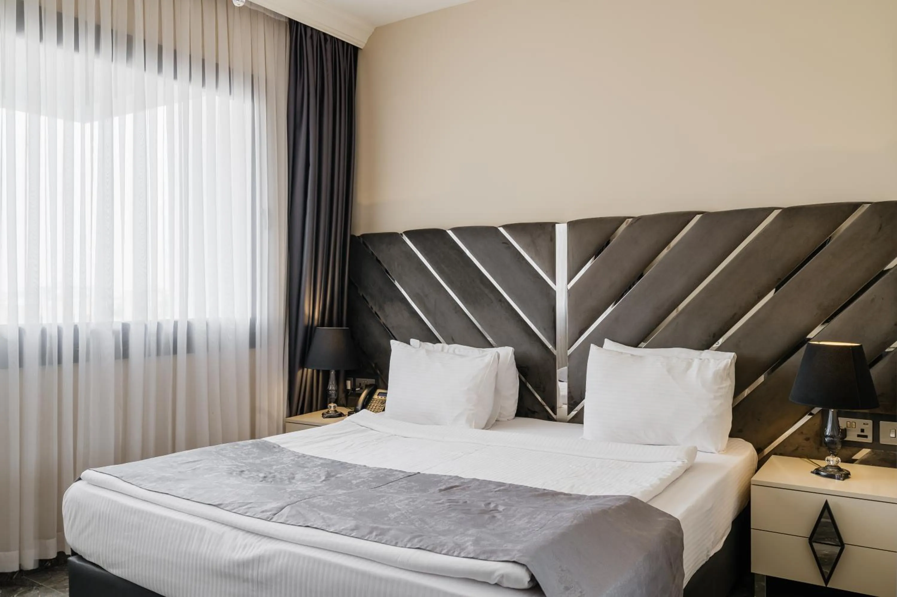 Photo of the whole room, Bed in Royal Palace Hotel