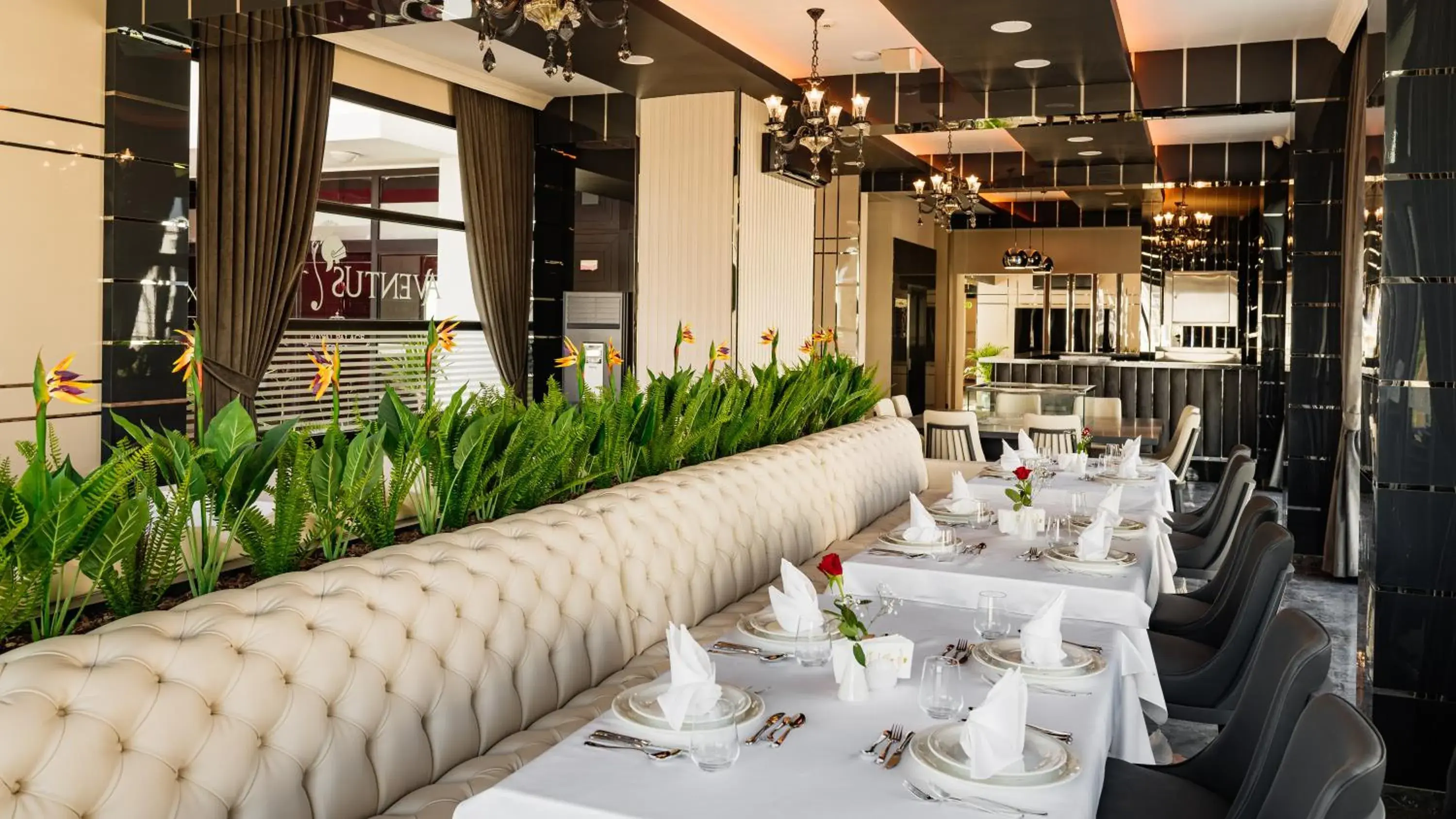 Restaurant/places to eat in Royal Palace Hotel Restaurant/places to eat in Royal Palace Hotel