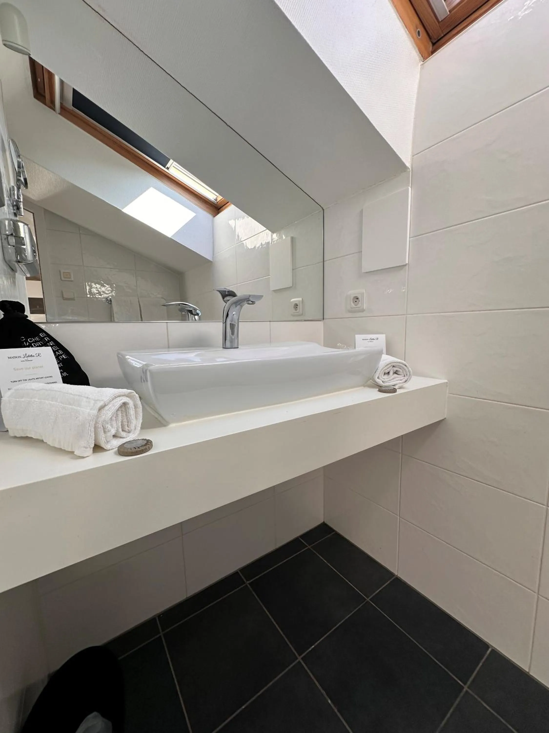 Bathroom in Maison LUTETIA R