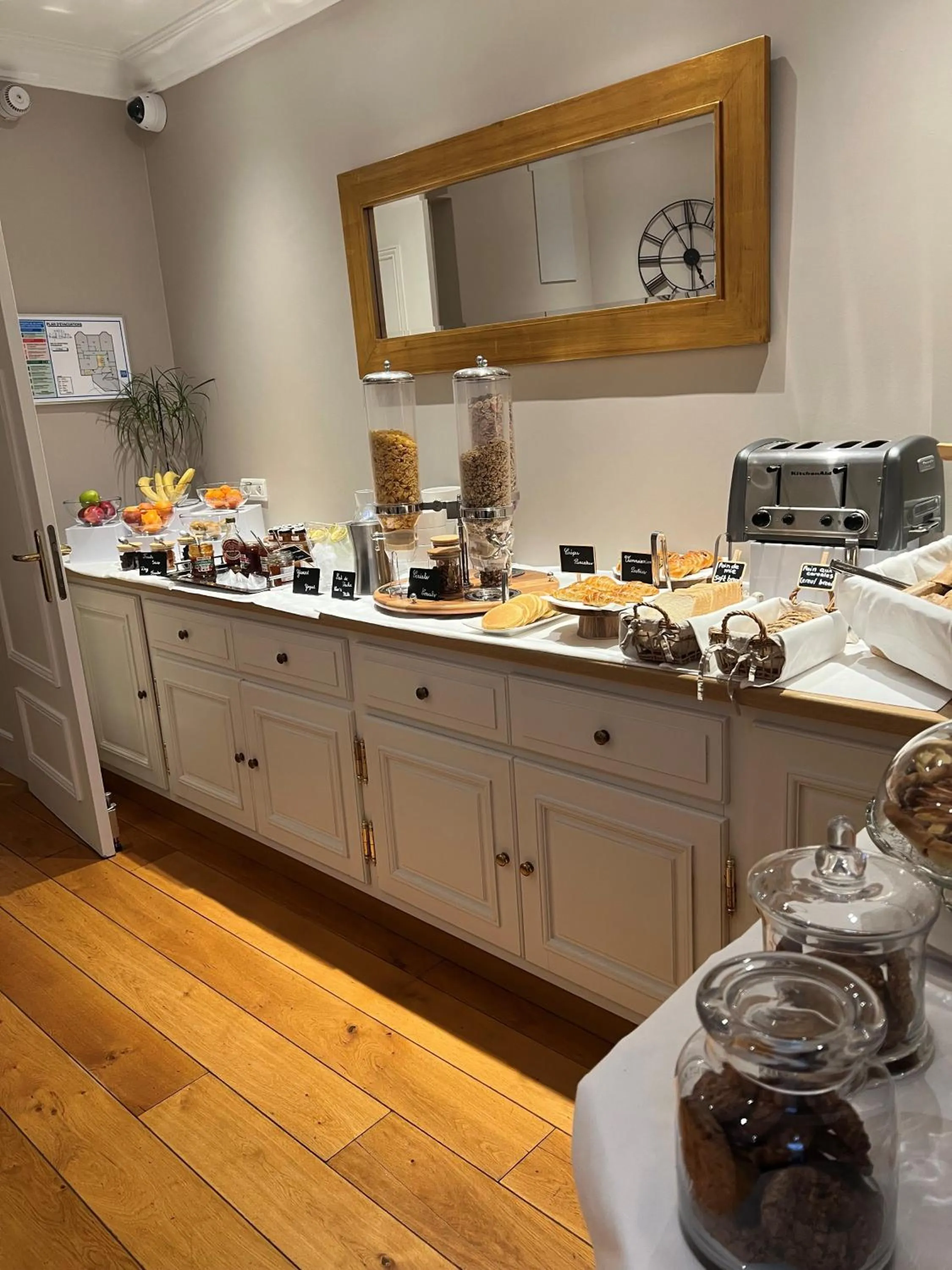 Food in Maison LUTETIA R