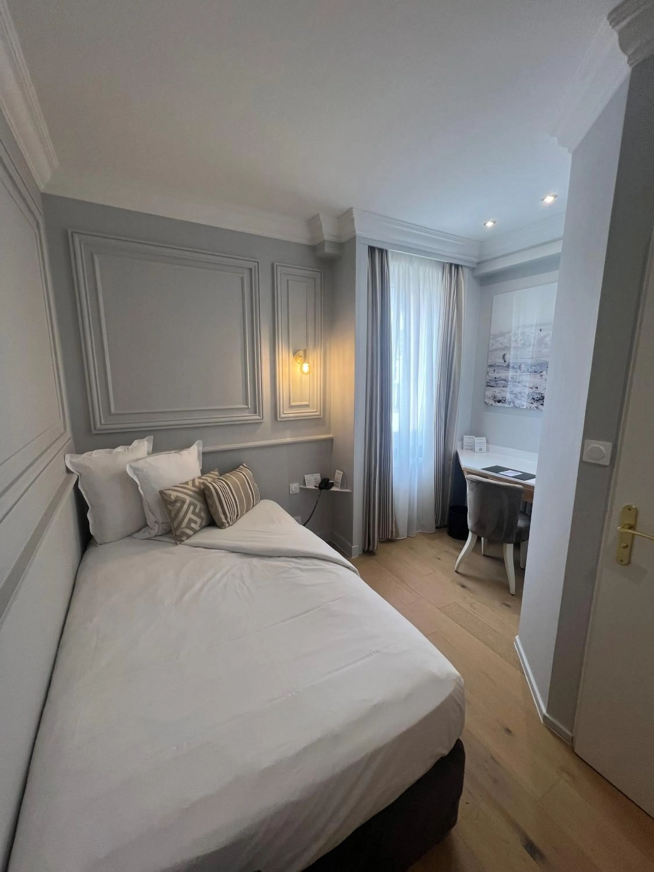 Photo of the whole room, Bed in Maison LUTETIA R