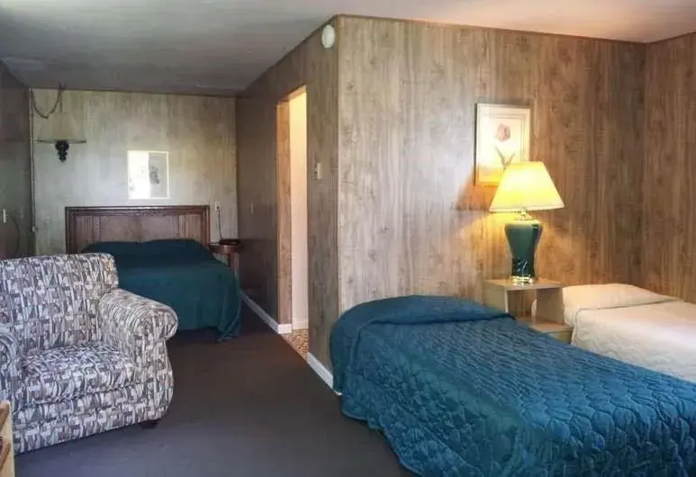 Standard Triple Studio in Ocean Avenue Inn Standard Triple Studio in Ocean Avenue Inn