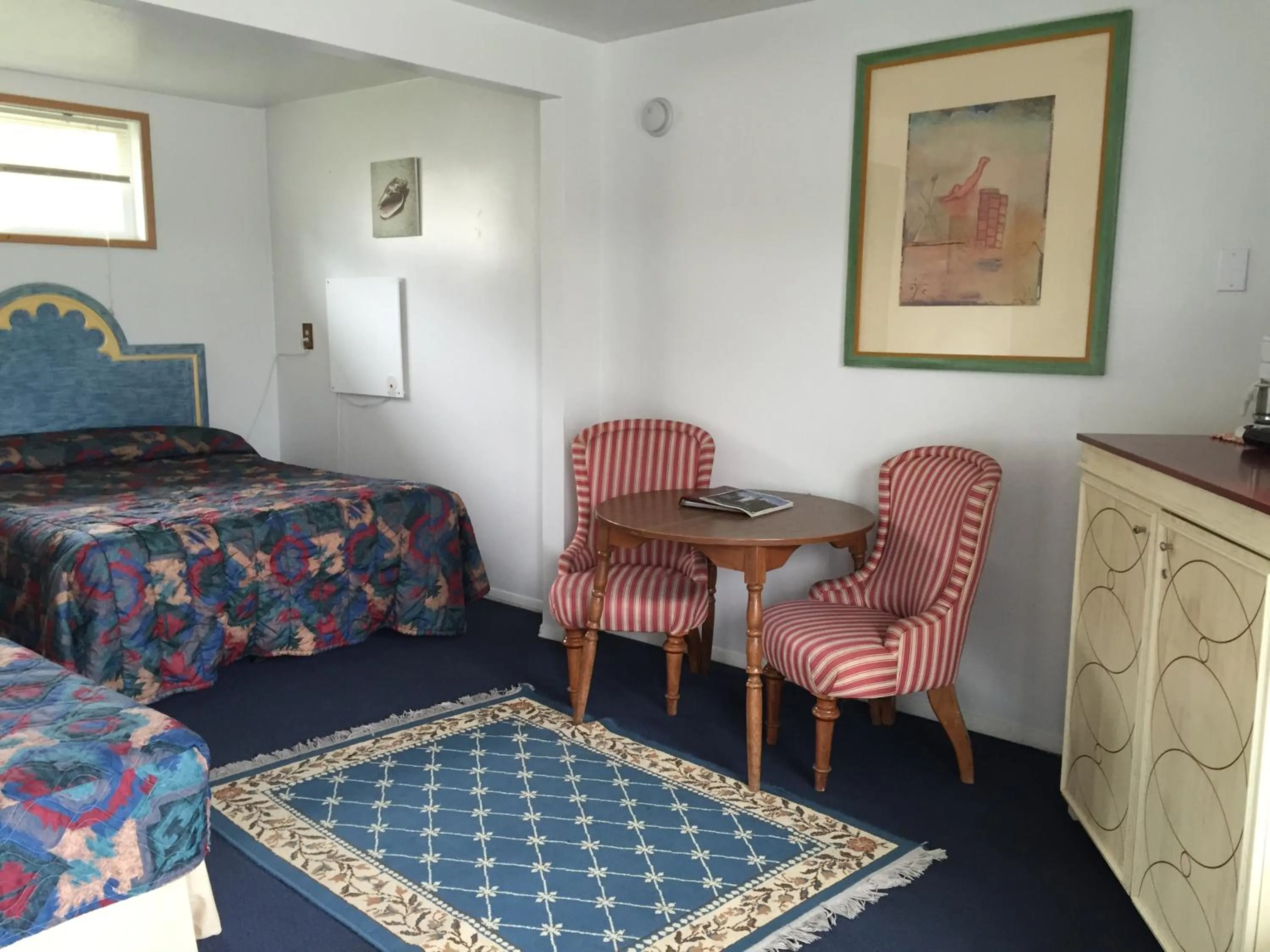 Photo of the whole room, Bed in Ocean Avenue Inn