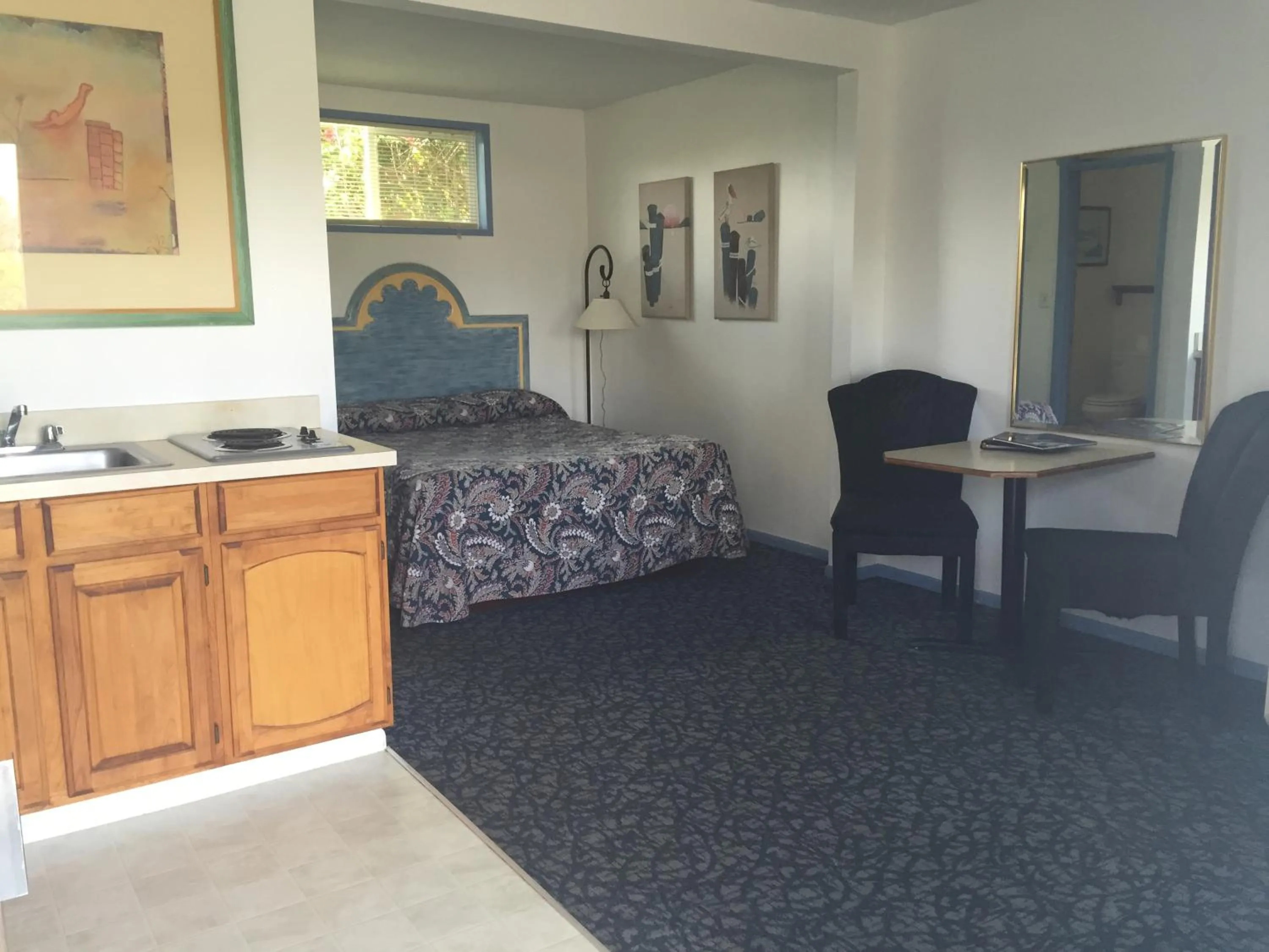 Photo of the whole room in Ocean Avenue Inn