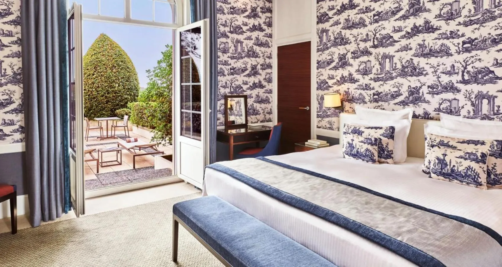 Bedroom, Bed in Hôtel Barrière Le Normandy