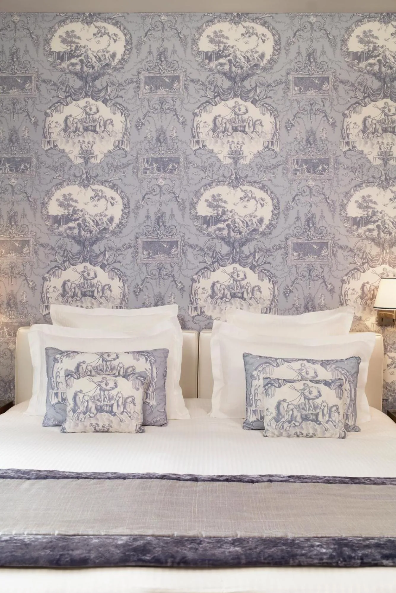 Bedroom, Bed in Hôtel Barrière Le Normandy