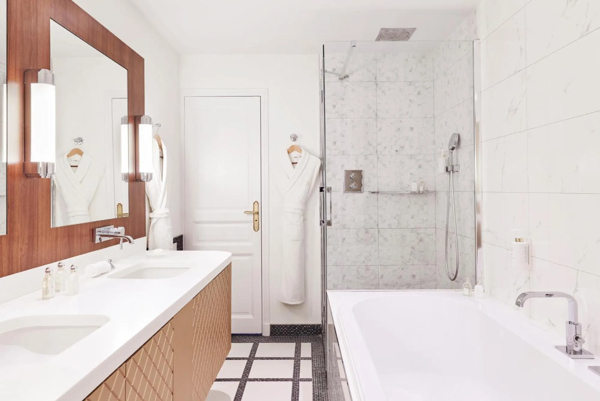 Bathroom in Hôtel Barrière Le Normandy
