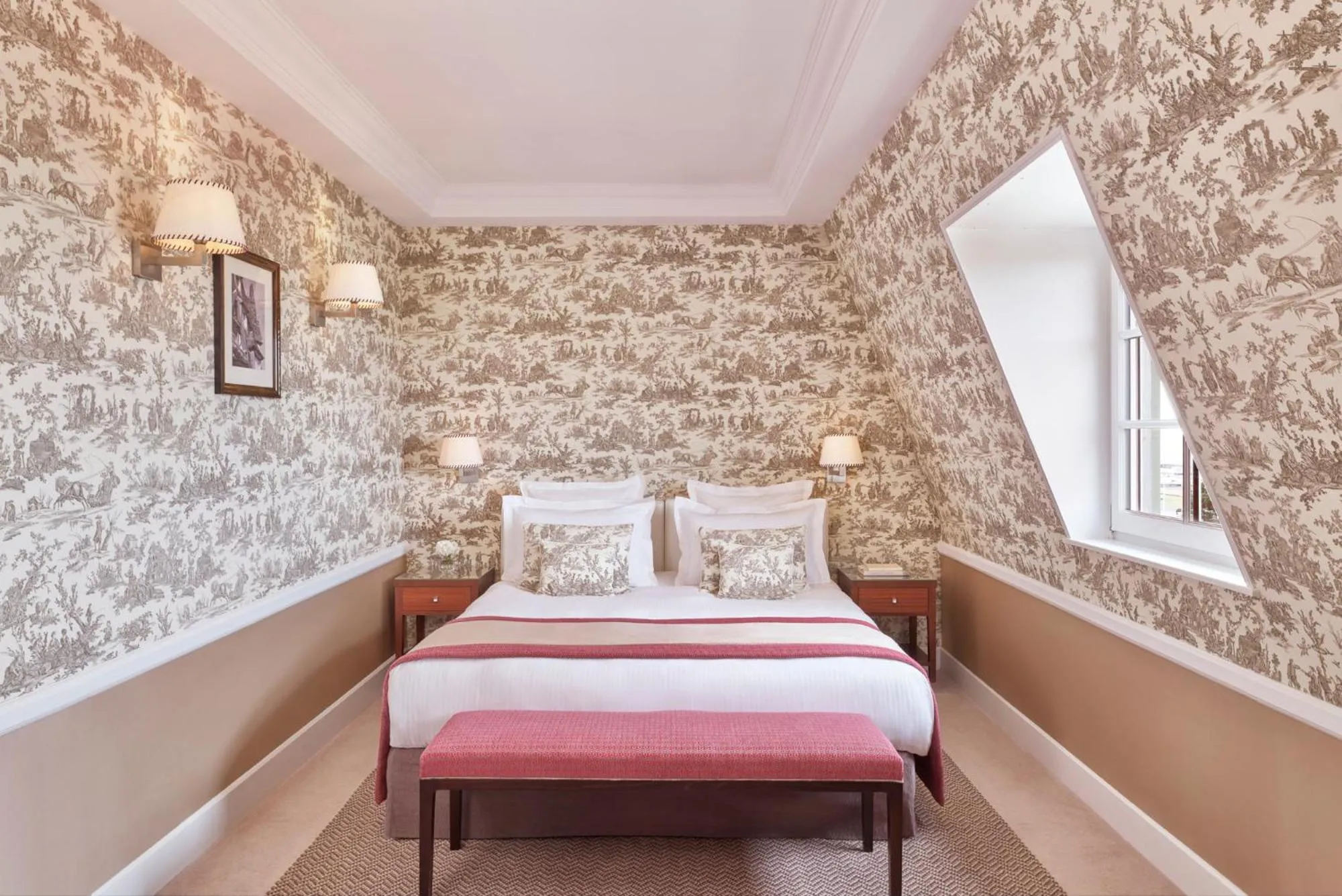 Bedroom, Bed in Hôtel Barrière Le Normandy