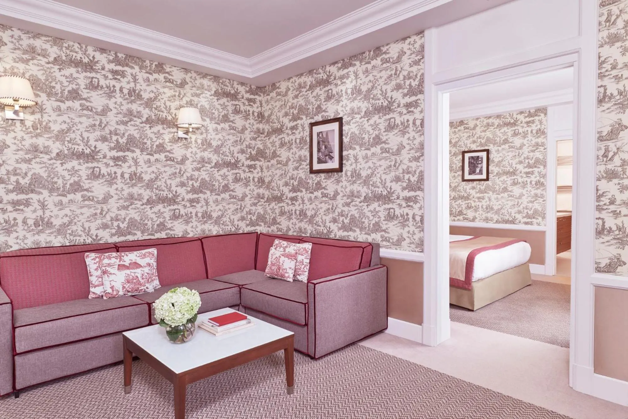 Living room, Bed in Hôtel Barrière Le Normandy