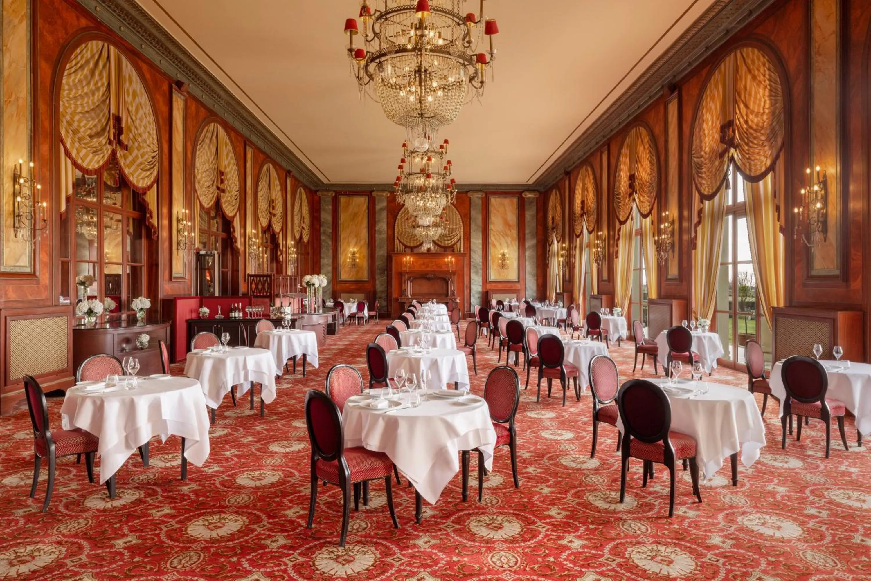 Restaurant/places to eat in Hôtel Barrière Le Royal Deauville