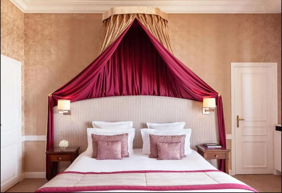 Bedroom, Bed in Hôtel Barrière Le Royal Deauville