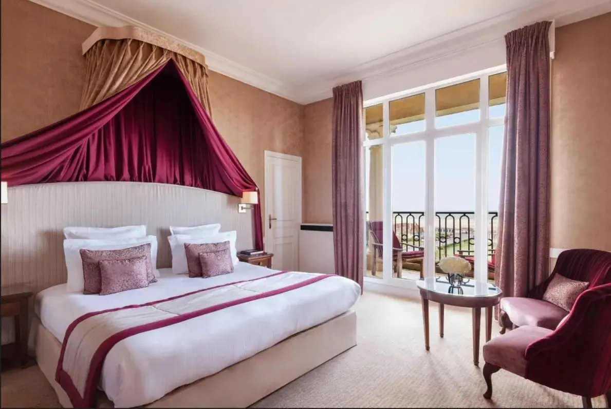 Deluxe Terrace Sea View Room in Hôtel Barrière Le Royal Deauville Deluxe Terrace Sea View Room in Hôtel Barrière Le Royal Deauville