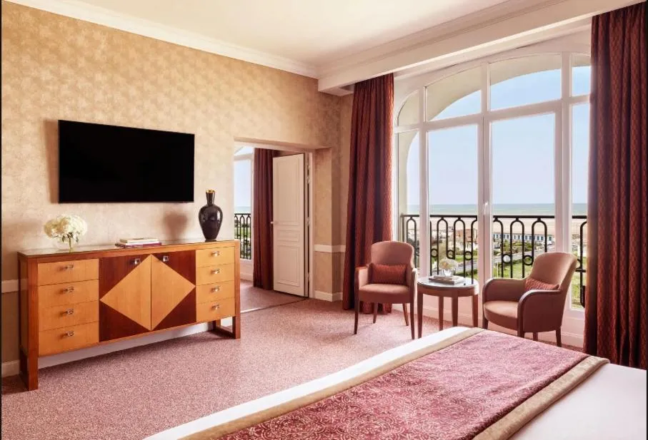 Bedroom, Bed in Hôtel Barrière Le Royal Deauville