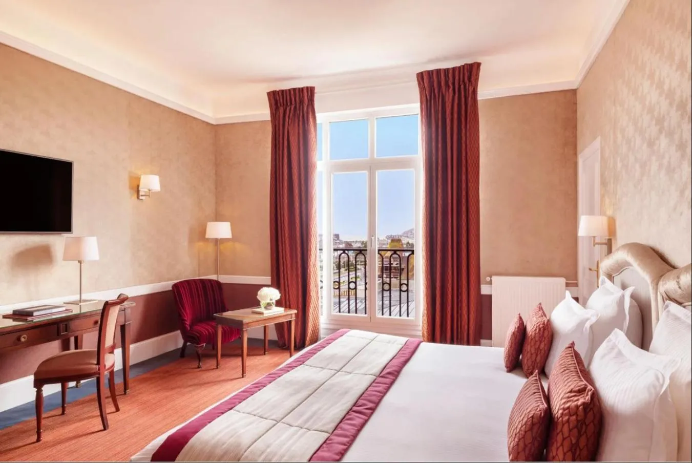 Bedroom, Bed in Hôtel Barrière Le Royal Deauville