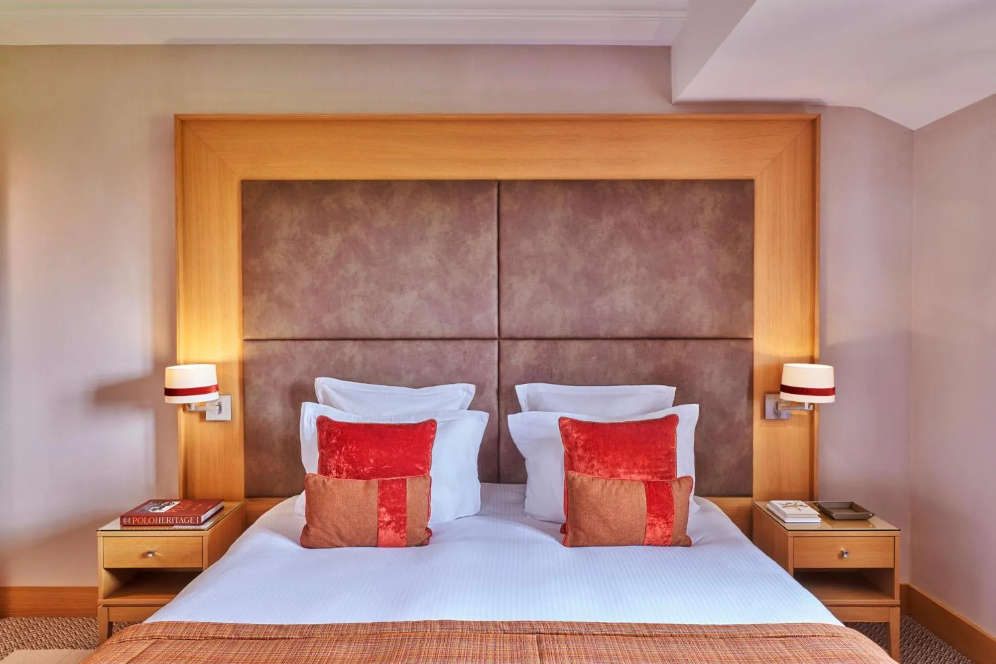 Bedroom, Bed in Hôtel Barrière L'Hôtel du Golf