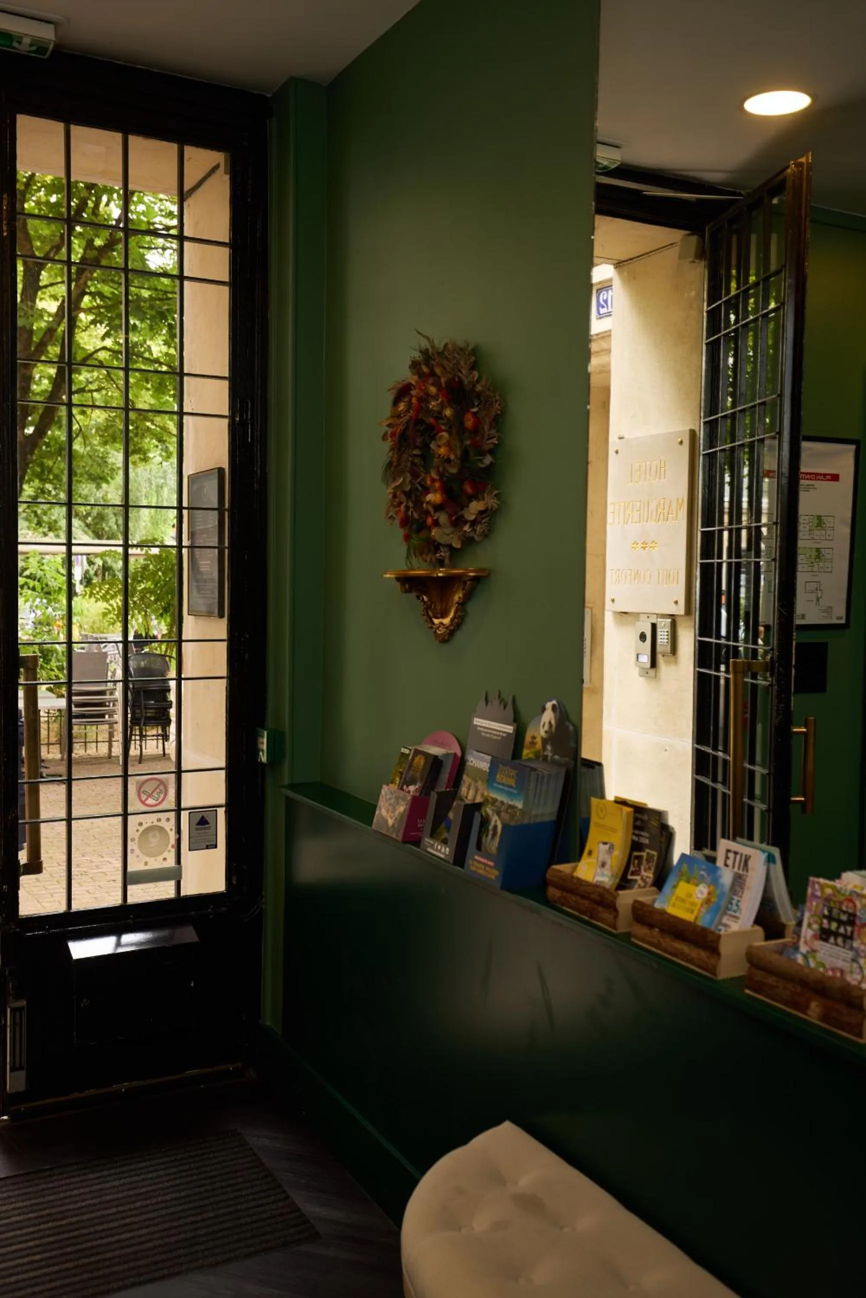 Facade/entrance in Logis Hôtel Marguerite