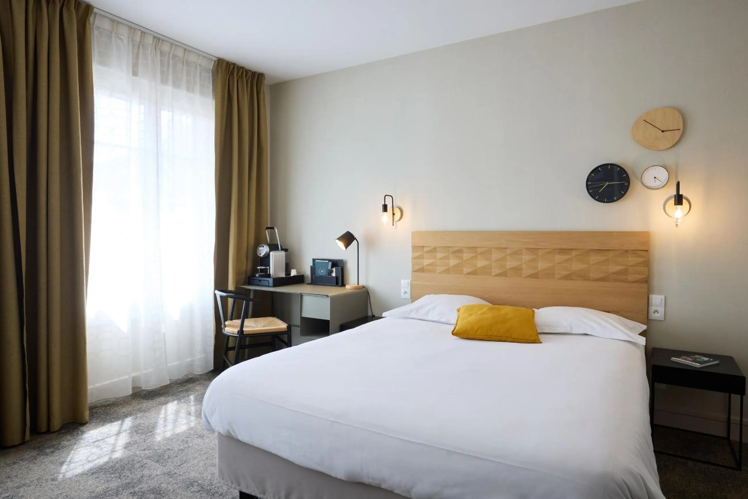 Coffee/tea facilities, Bed in Logis Hôtel Marguerite