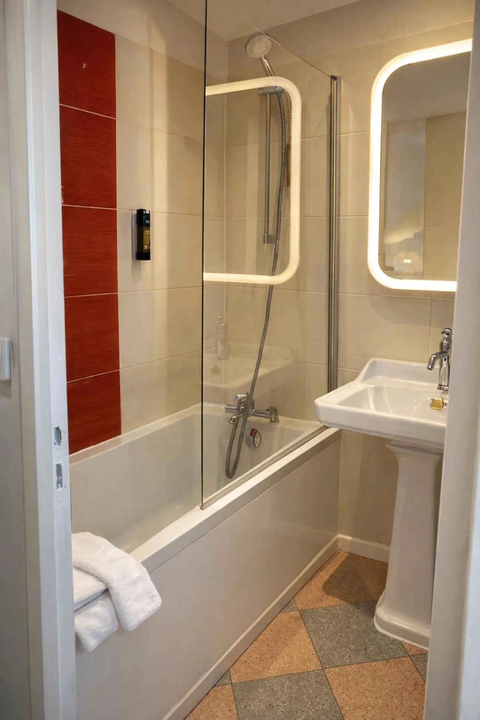 Bathroom in Logis Hôtel Marguerite