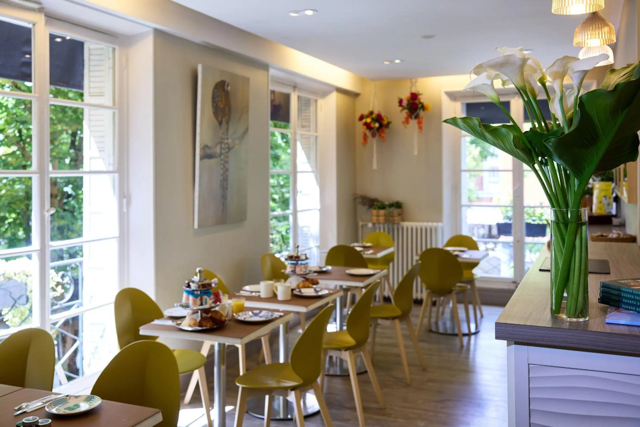 Lobby or reception in Logis Hôtel Marguerite