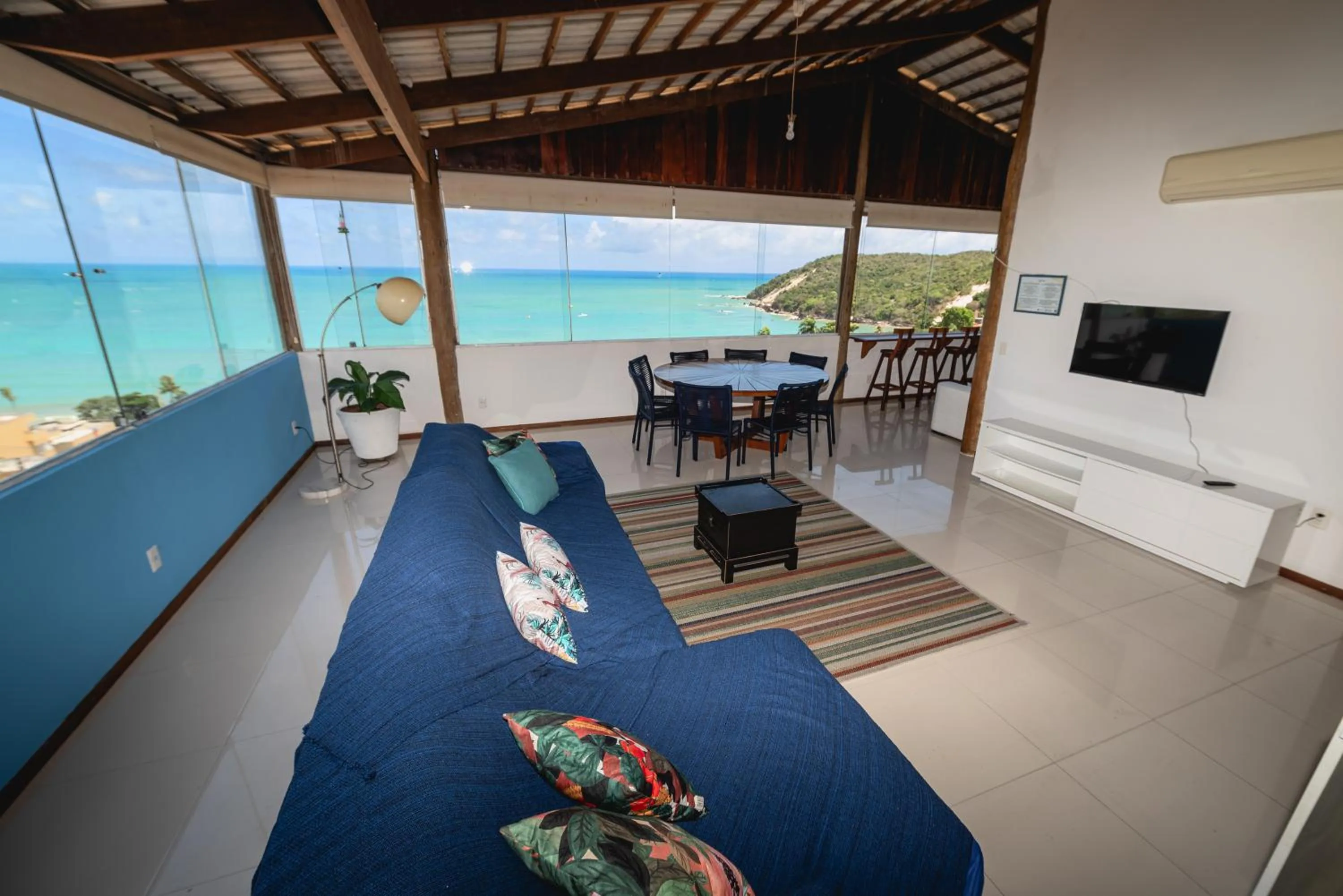 Communal lounge/ TV room in Cobertura exclusiva em ponta negra com vista para o mar