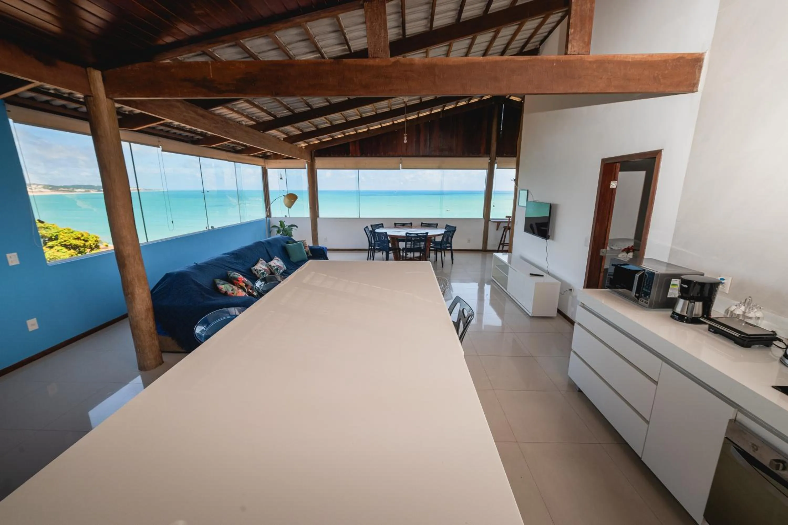 Kitchen or kitchenette in Cobertura exclusiva em ponta negra com vista para o mar