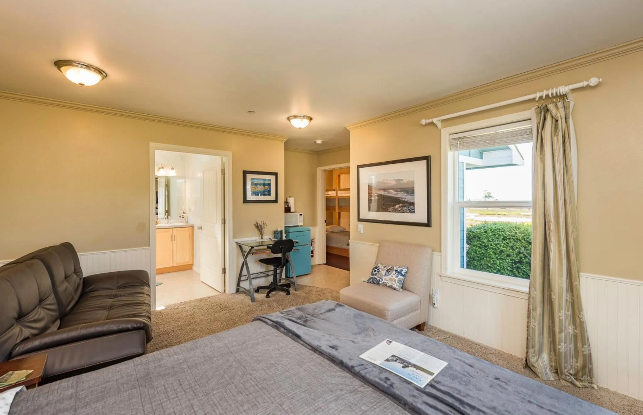 Bedroom in Juan de Fuca Waterfront Hotel & Cottages