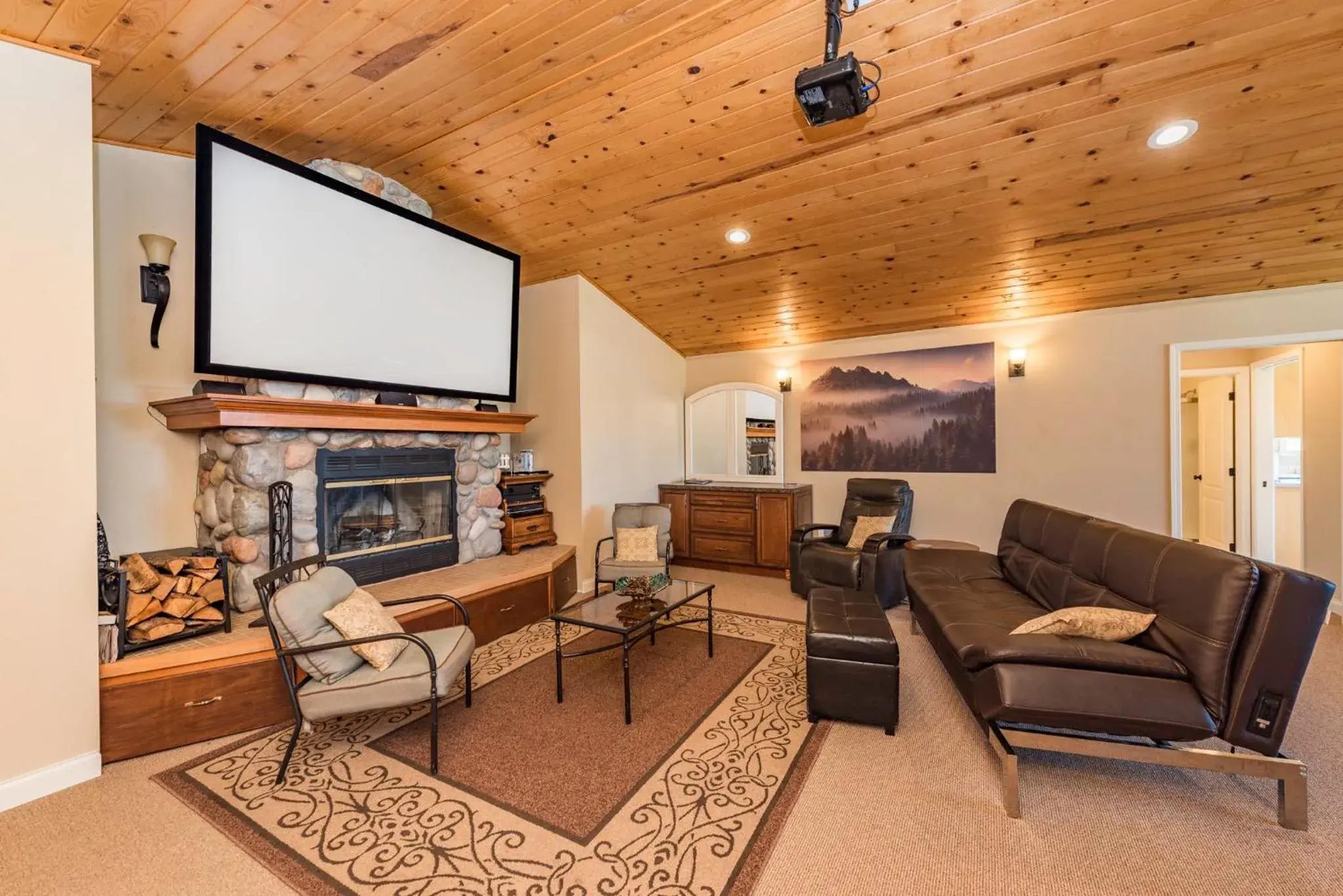 Family Room with Mountain View in Juan de Fuca Waterfront Hotel & Cottages Family Room with Mountain View in Juan de Fuca Waterfront Hotel & Cottages