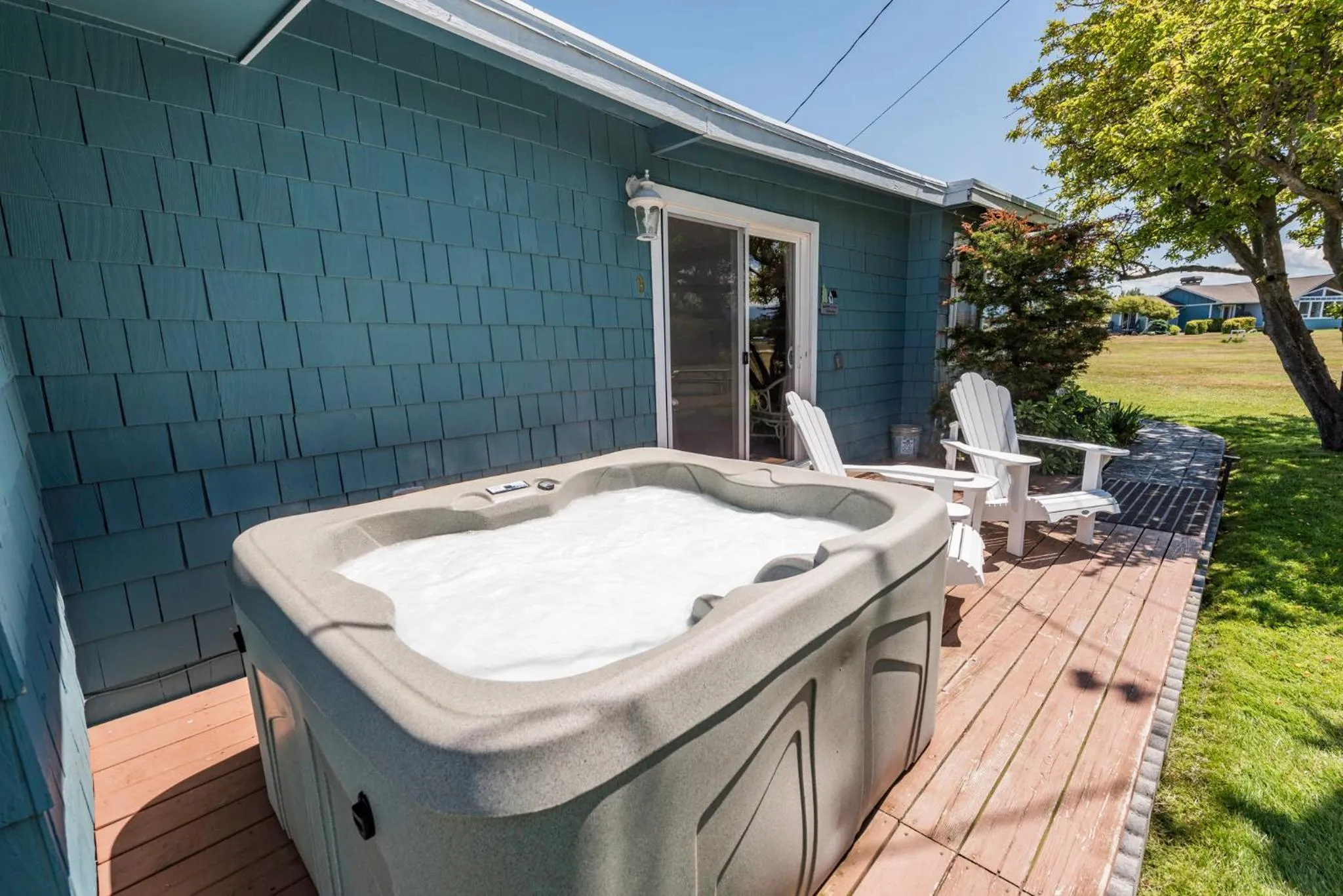 Hot Tub in Juan de Fuca Waterfront Hotel & Cottages