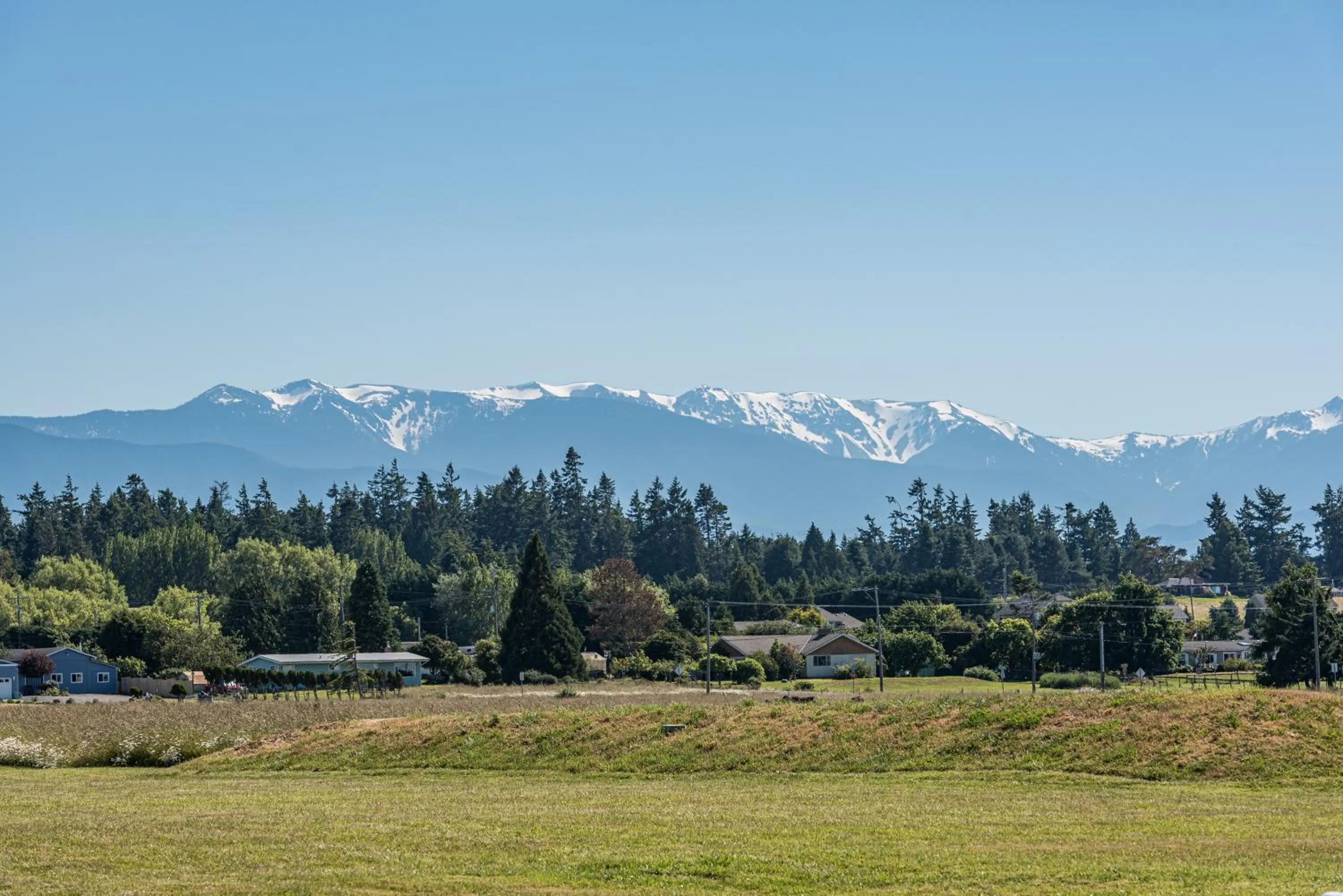 Mountain view in Juan de Fuca Waterfront Hotel & Cottages