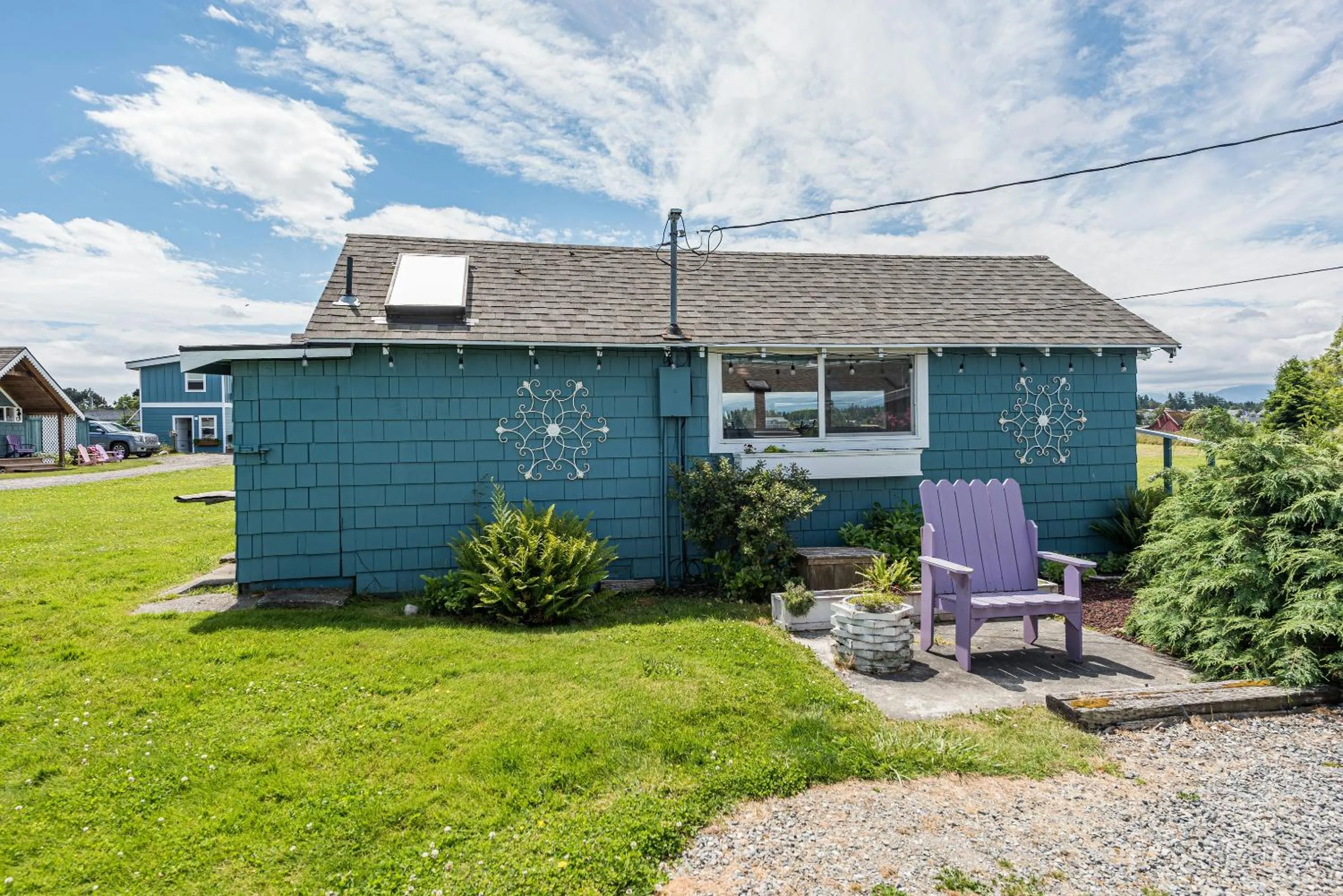 Garden view in Juan de Fuca Waterfront Hotel & Cottages