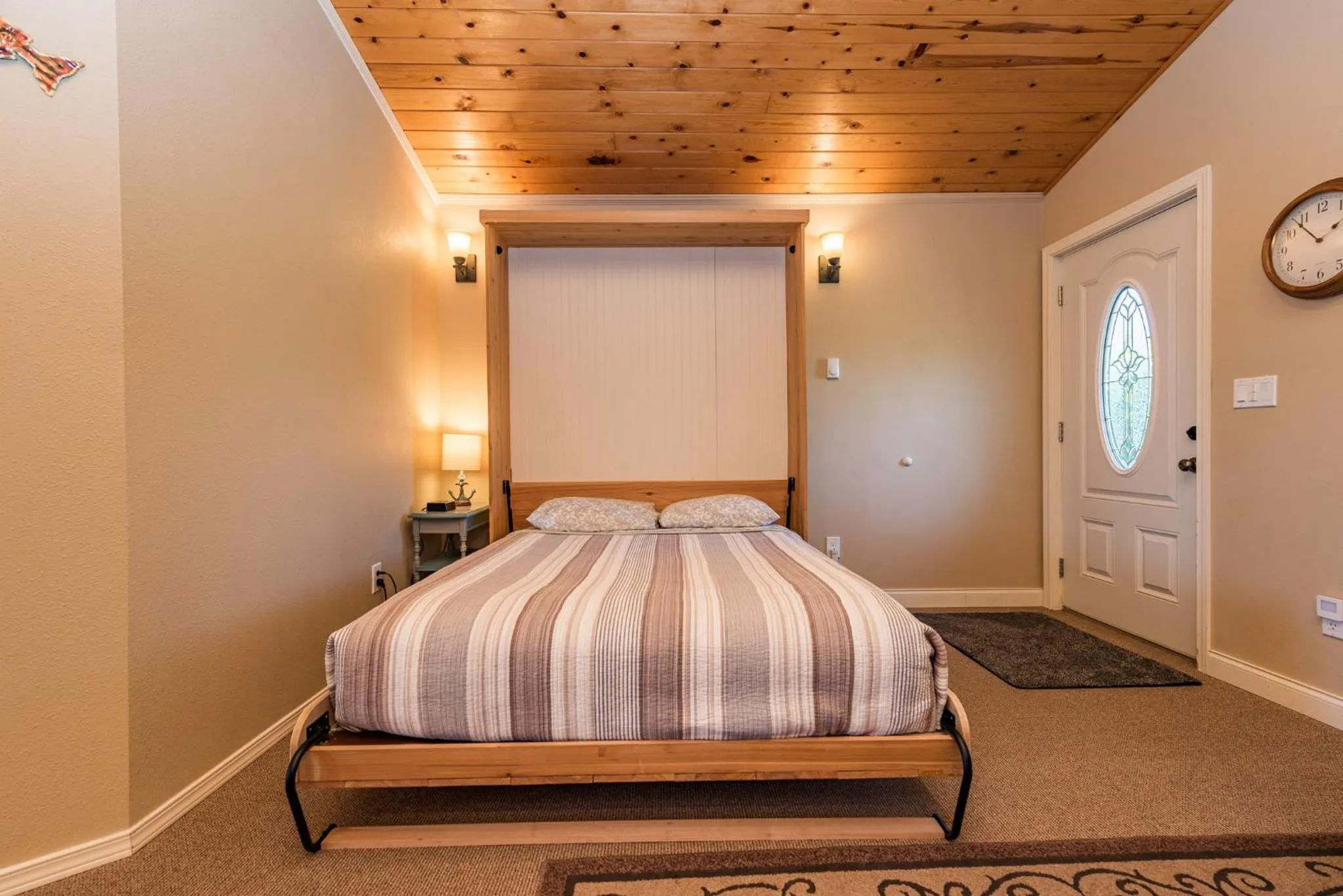 Bed in Juan de Fuca Waterfront Hotel & Cottages