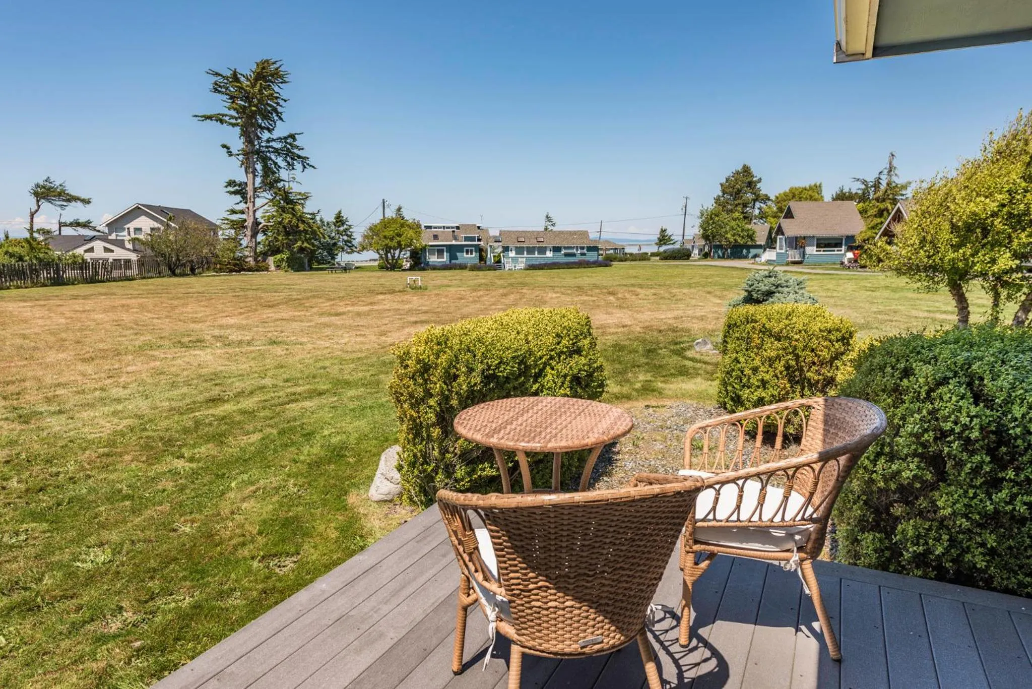 Patio in Juan de Fuca Waterfront Hotel & Cottages
