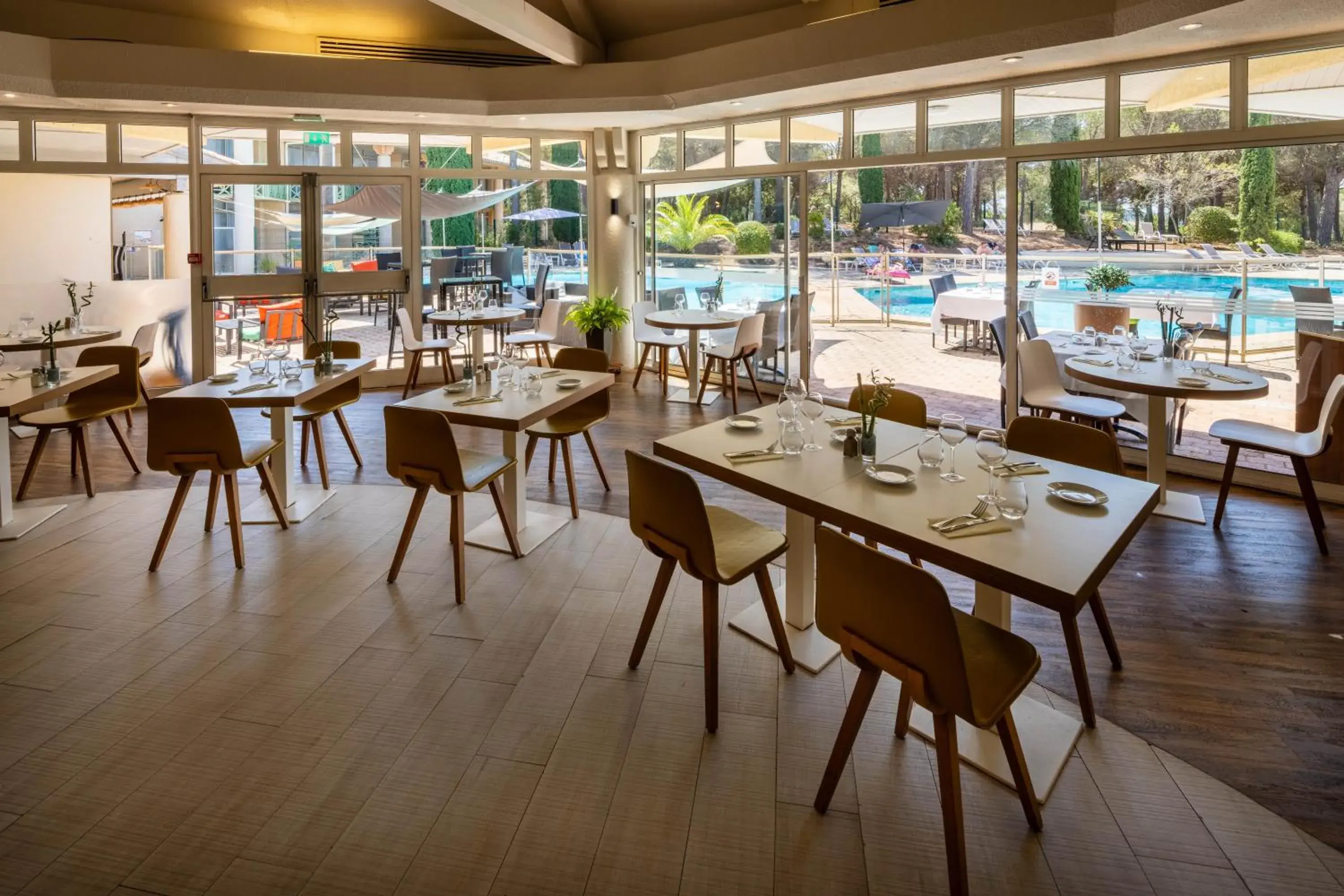 Restaurant/places to eat in Garrigae Domaine de l'Esterel - piscine & SPA Cinq Mondes Restaurant/places to eat in Garrigae Domaine de l'Esterel - piscine & SPA Cinq Mondes