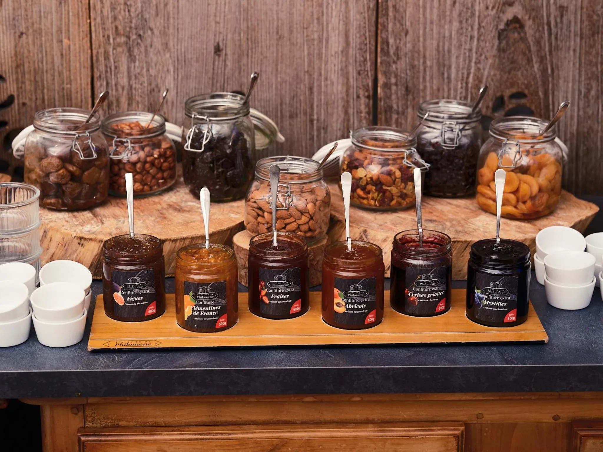 Breakfast in Garrigae Domaine de l'Esterel - piscine & SPA Cinq Mondes