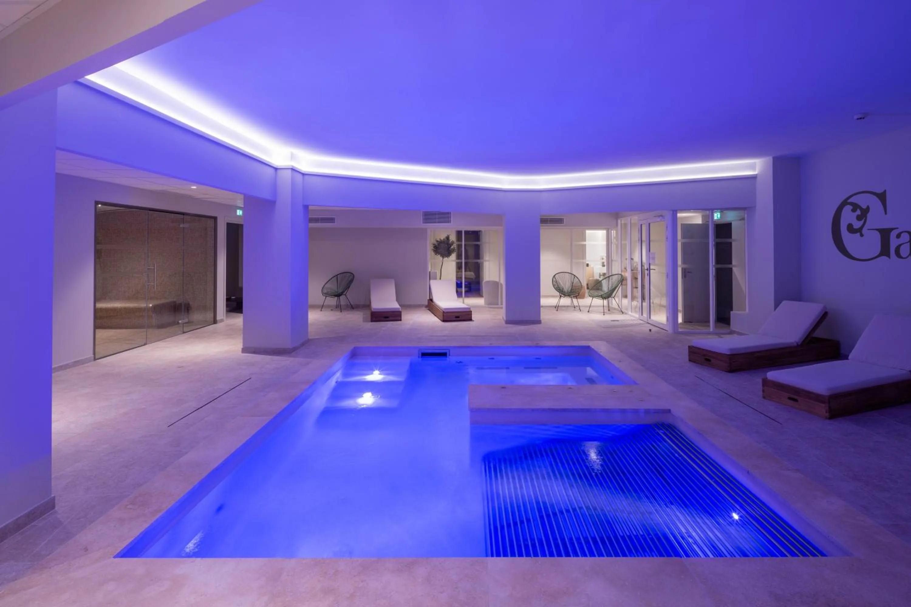Spa and wellness centre/facilities in Garrigae Domaine de l'Esterel - piscine & SPA Cinq Mondes