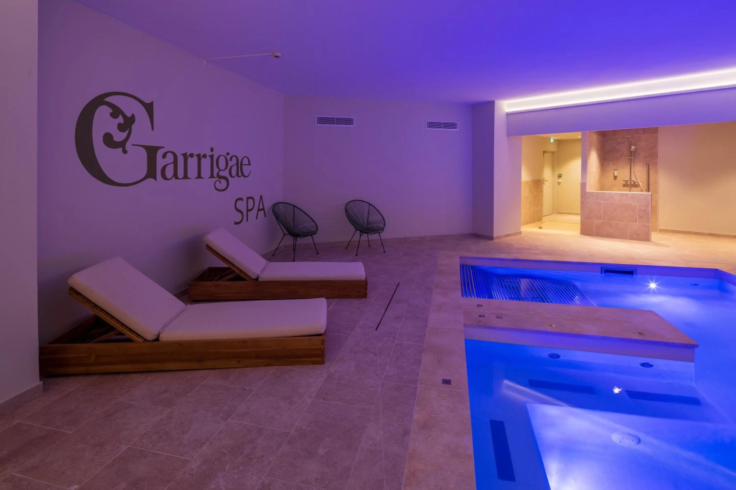 Spa and wellness centre/facilities in Garrigae Domaine de l'Esterel - piscine & SPA Cinq Mondes