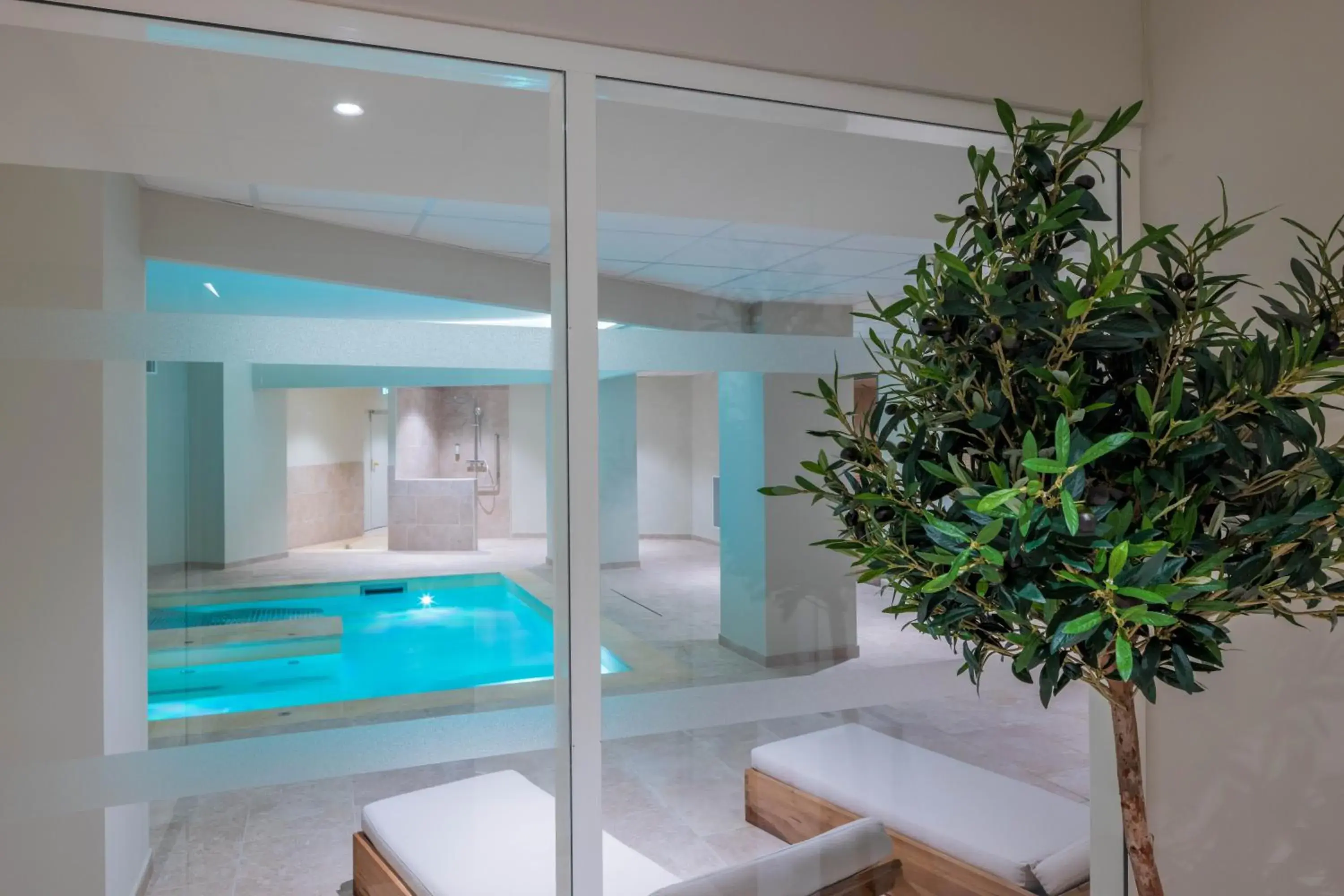 Spa and wellness centre/facilities in Garrigae Domaine de l'Esterel - piscine & SPA Cinq Mondes Spa and wellness centre/facilities in Garrigae Domaine de l'Esterel - piscine & SPA Cinq Mondes