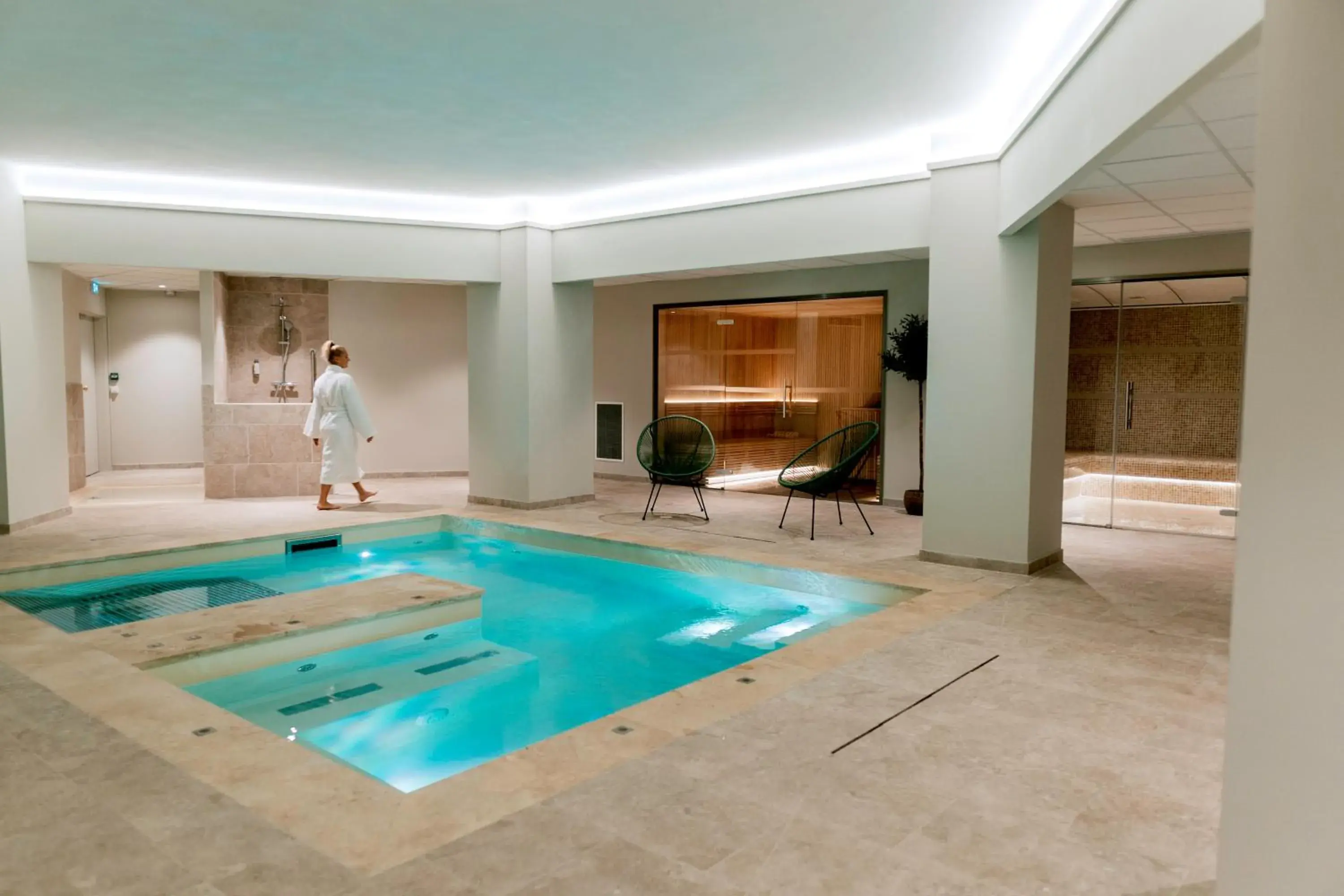 Spa and wellness centre/facilities in Garrigae Domaine de l'Esterel - piscine & SPA Cinq Mondes Spa and wellness centre/facilities in Garrigae Domaine de l'Esterel - piscine & SPA Cinq Mondes