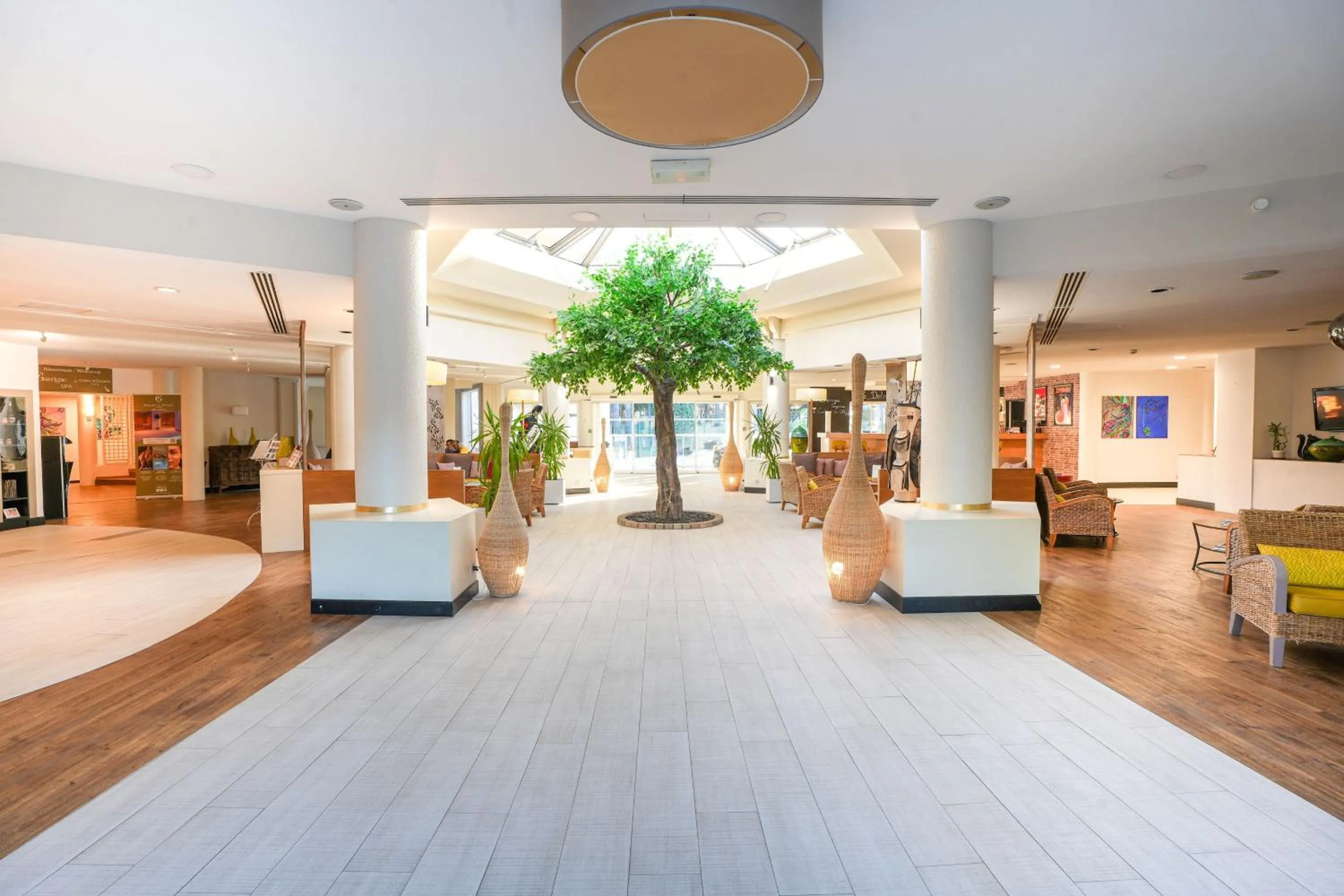 Lobby or reception in Garrigae Domaine de l'Esterel - piscine & SPA Cinq Mondes