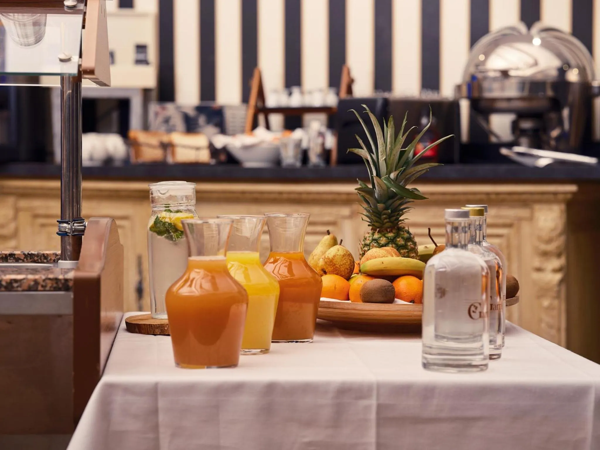 Breakfast in Garrigae Domaine de l'Esterel - piscine & SPA Cinq Mondes