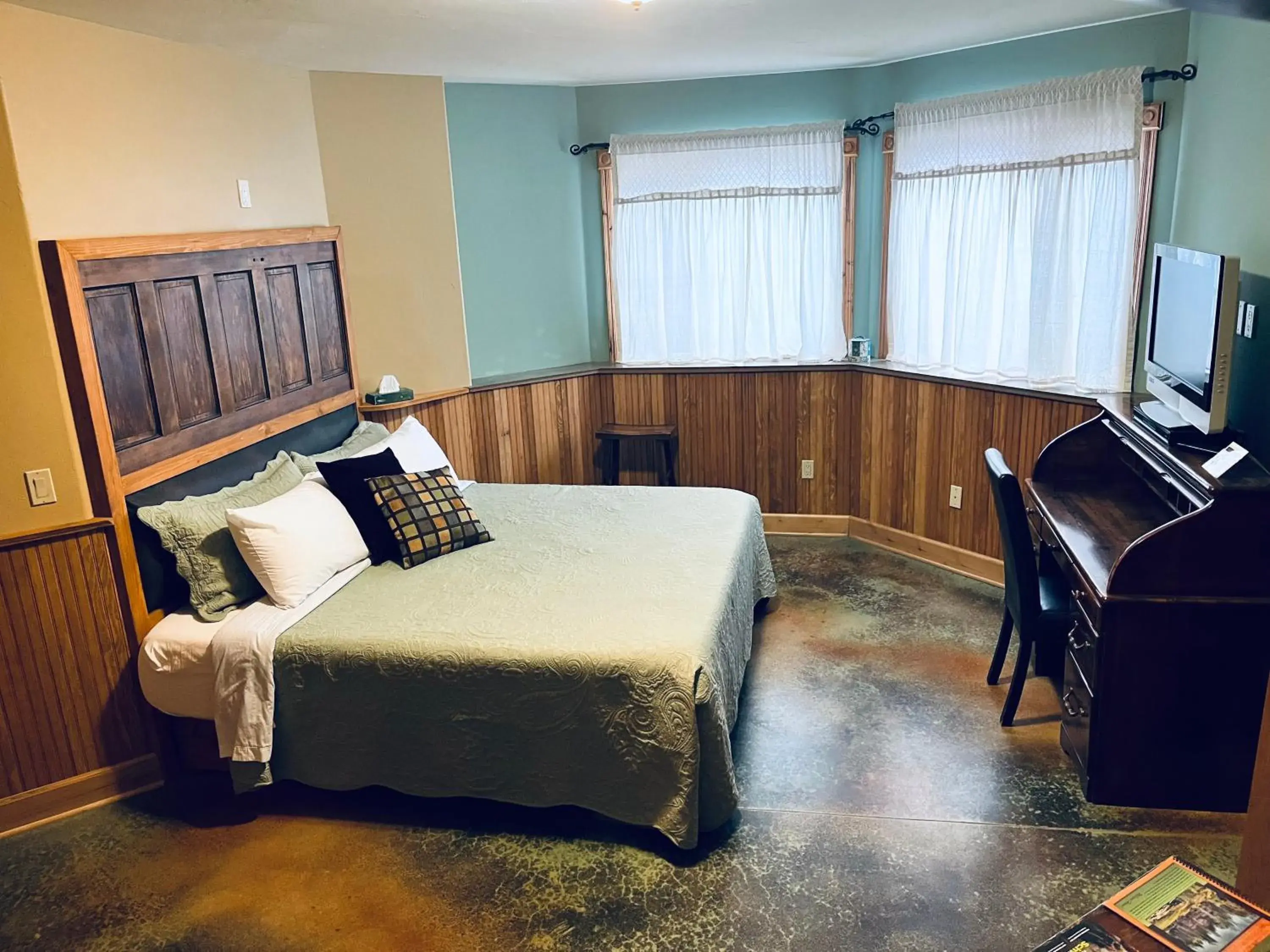 Deluxe Double Room with Shower in Talus Rock Retreat Deluxe Double Room with Shower in Talus Rock Retreat