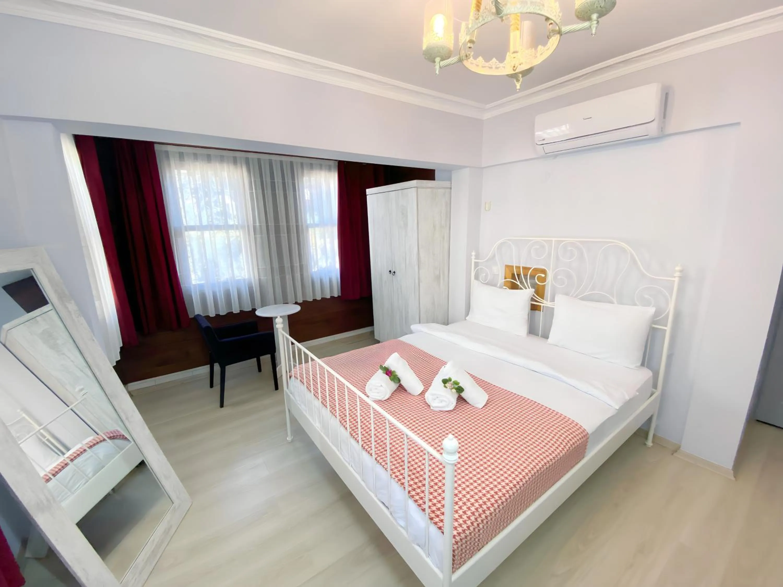 Bed in Queen Bee Hotel