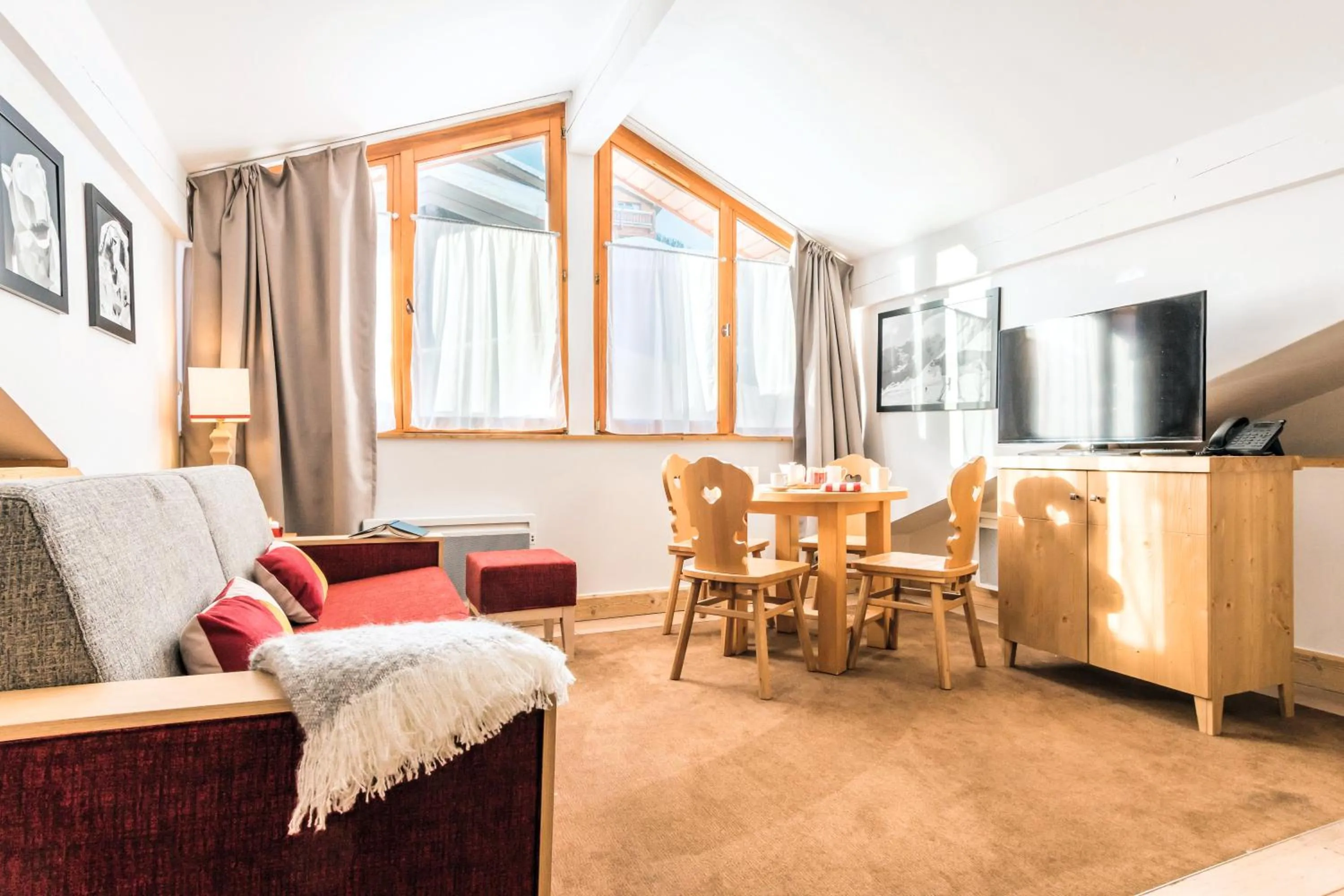 Communal lounge/ TV room in Résidence Pierre & Vacances Premium Les Chalets du Forum