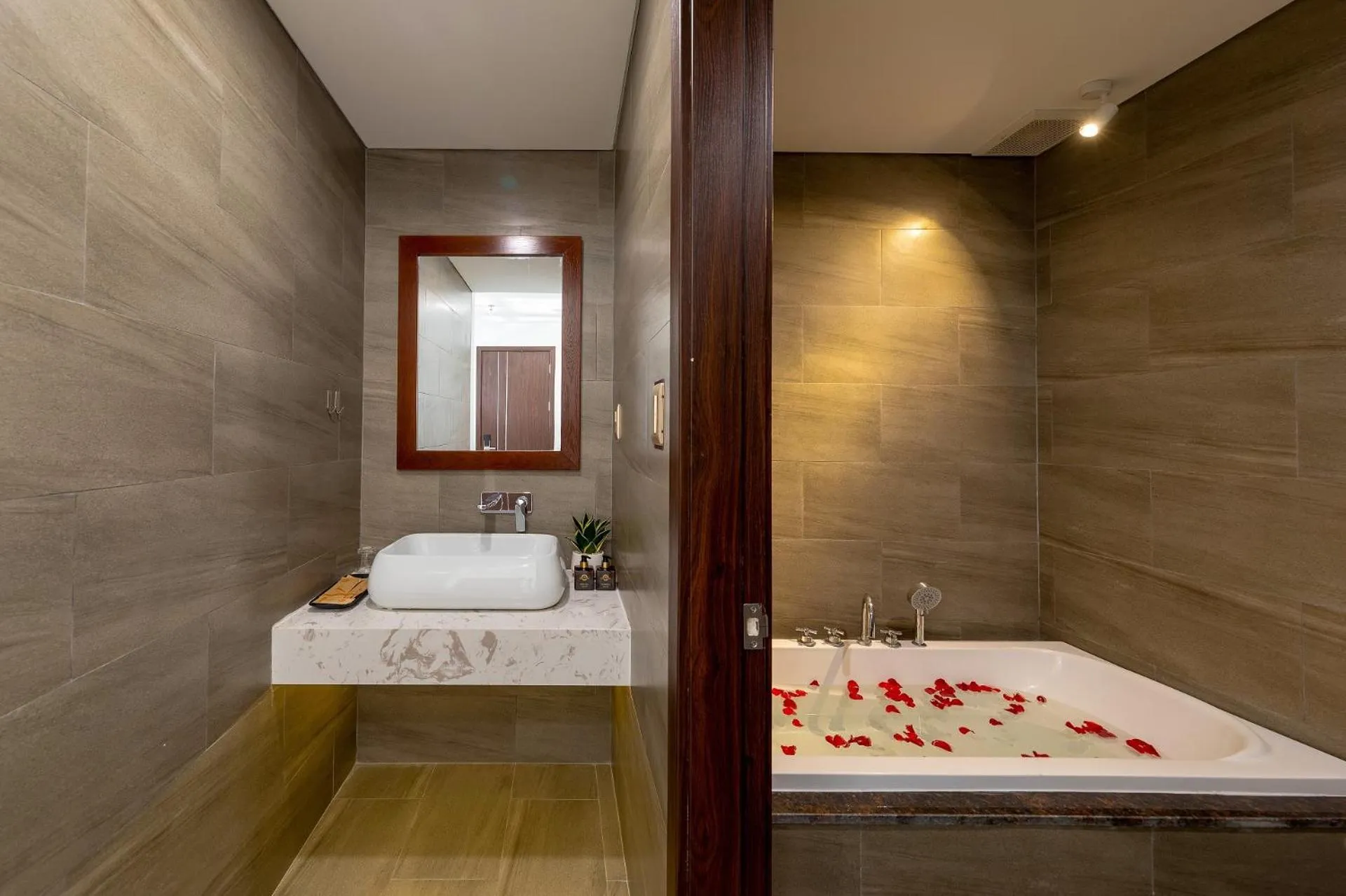 Shower in K Hotel Sauna and Massage