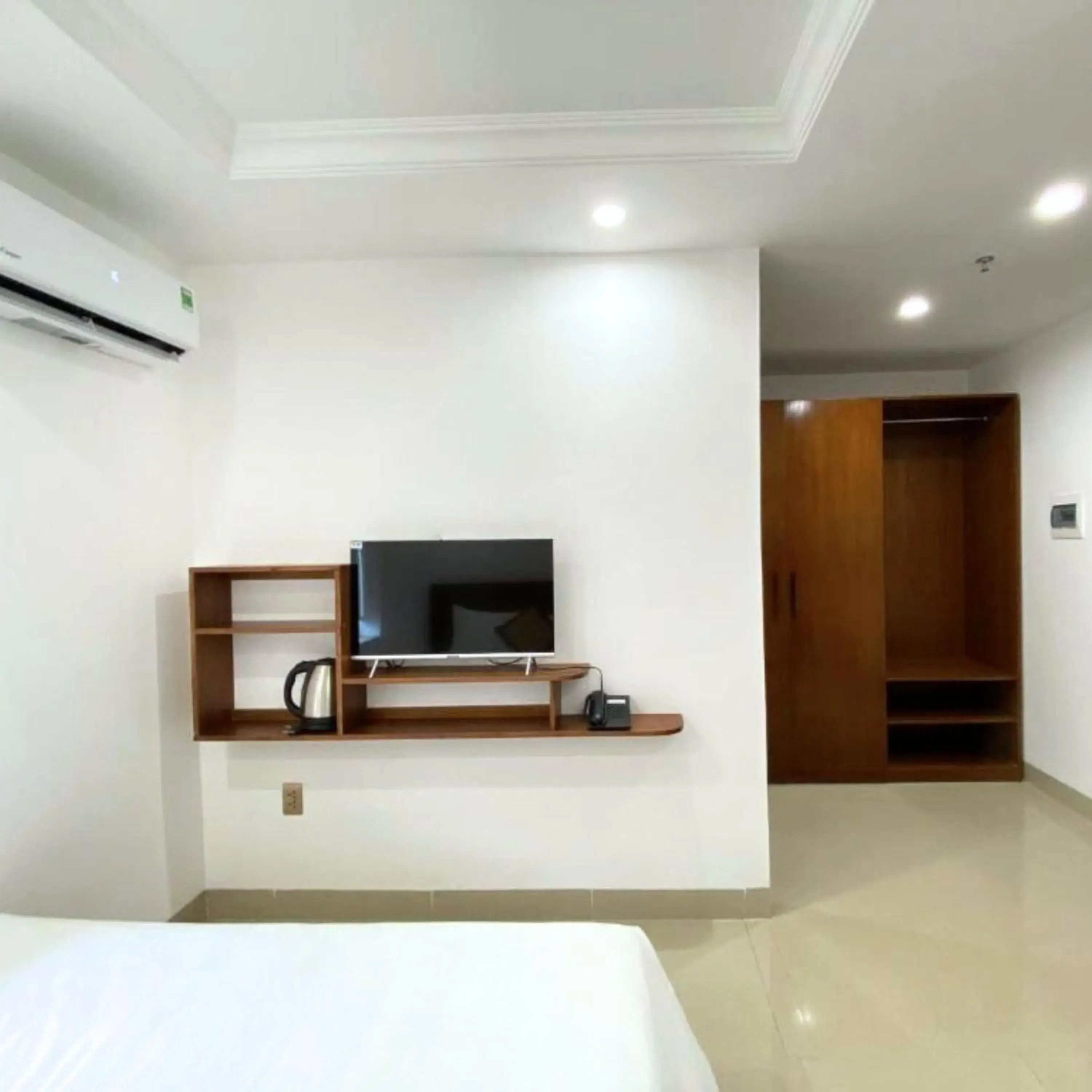 Deluxe Double Room with Bath in K Hotel Sauna and Massage Deluxe Double Room with Bath in K Hotel Sauna and Massage