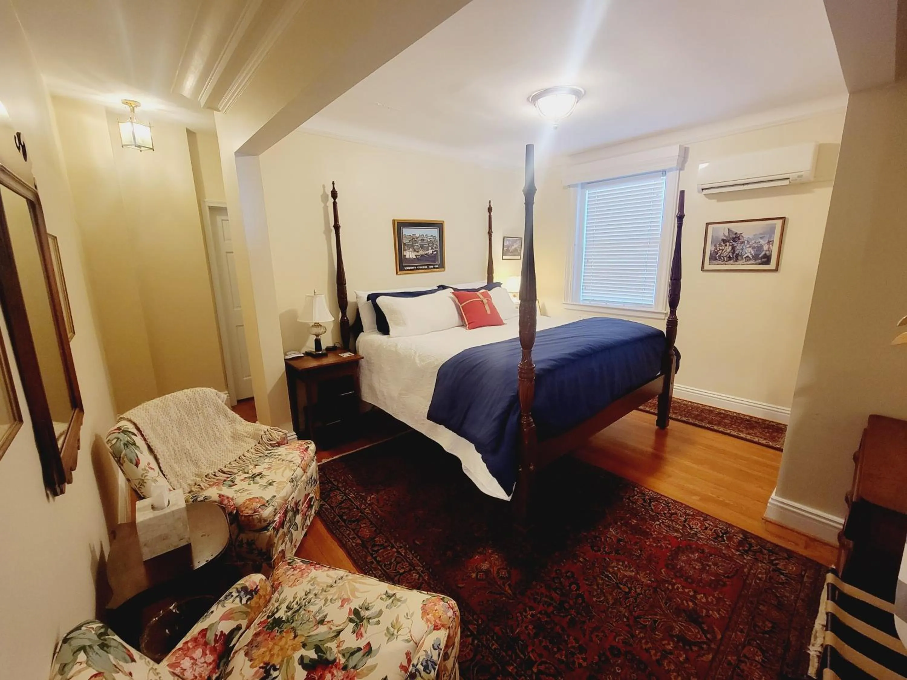 Bed in Hornsby House Inn