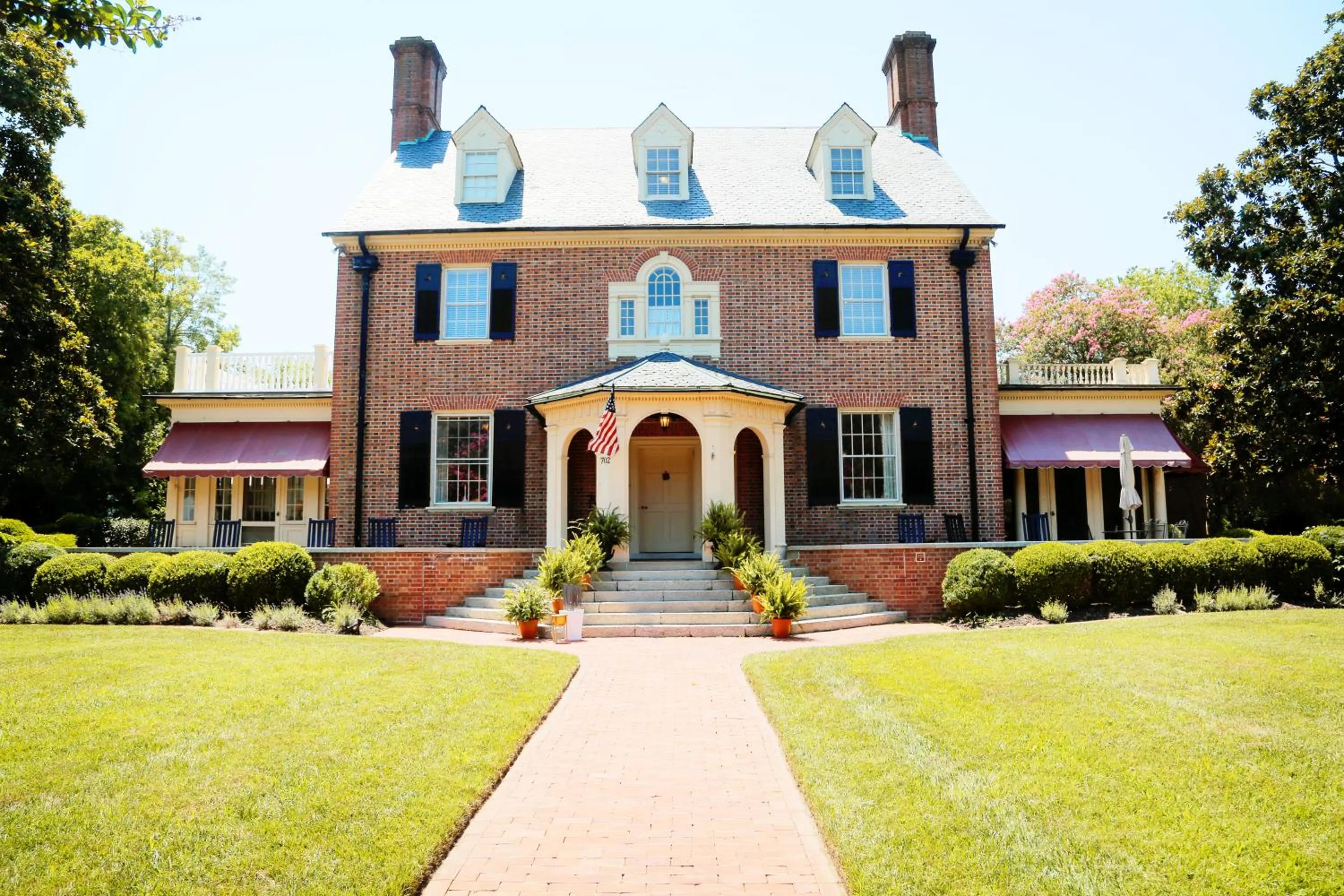 Property building in Hornsby House Inn