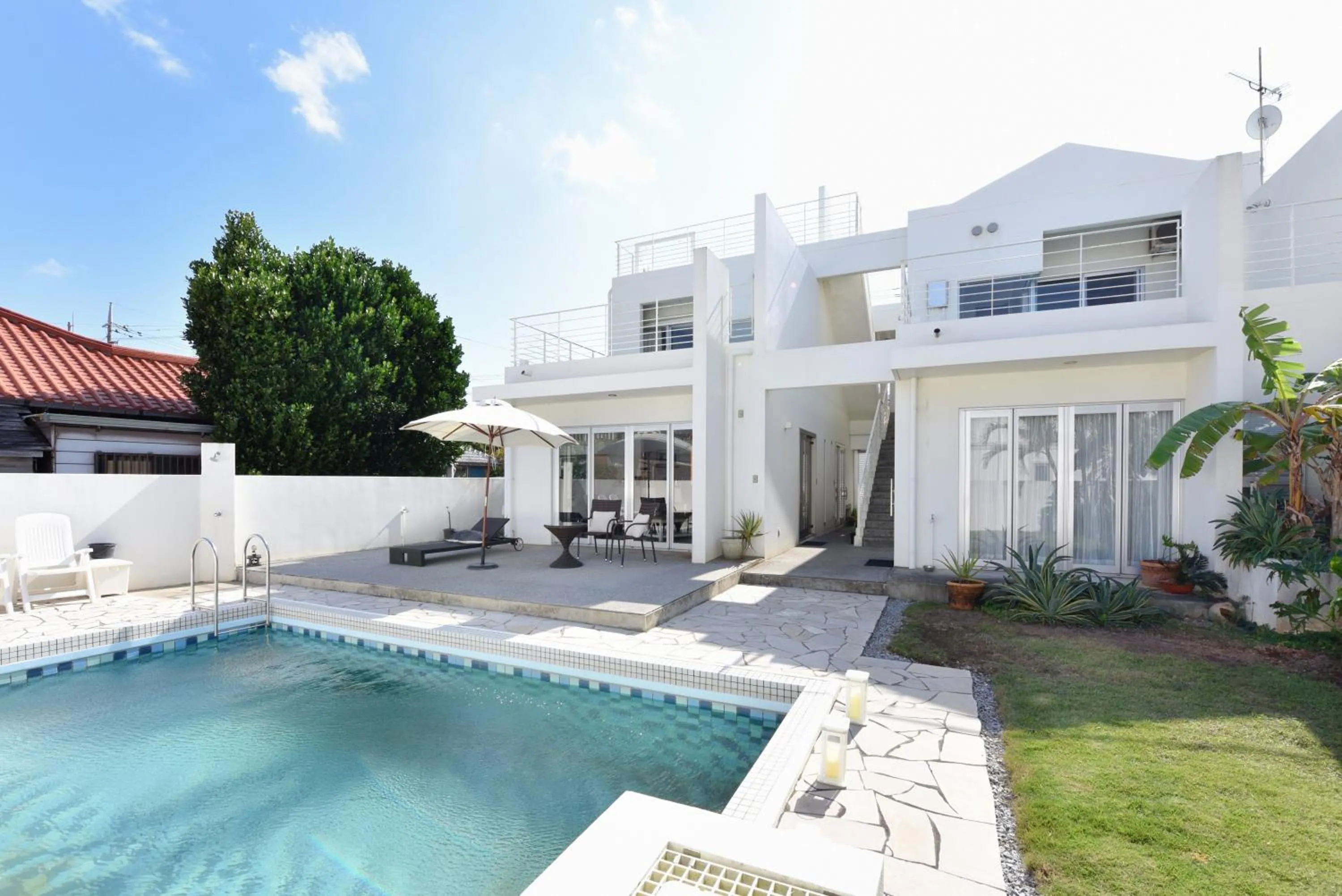 Swimming pool in Route 6 Inn