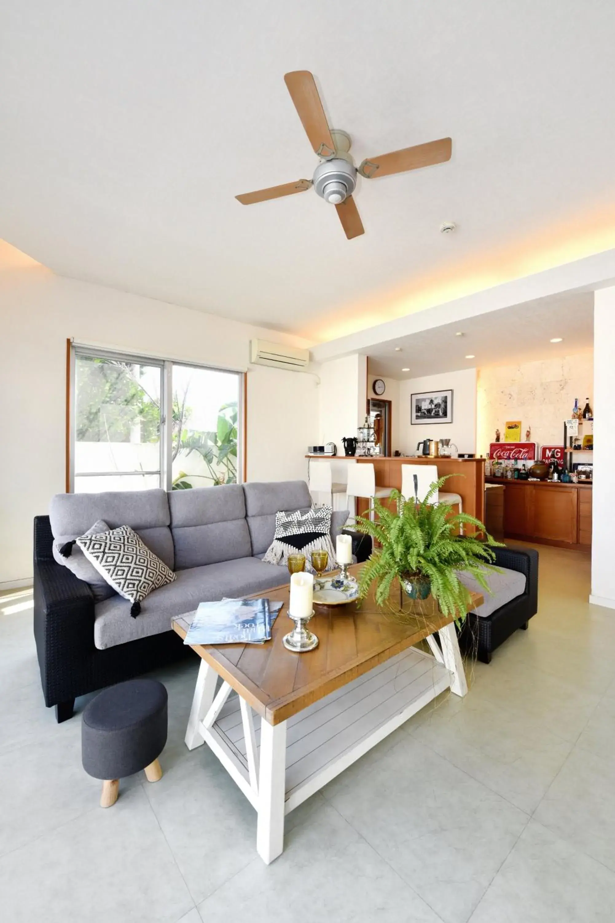 Living room in Route 6 Inn Living room in Route 6 Inn